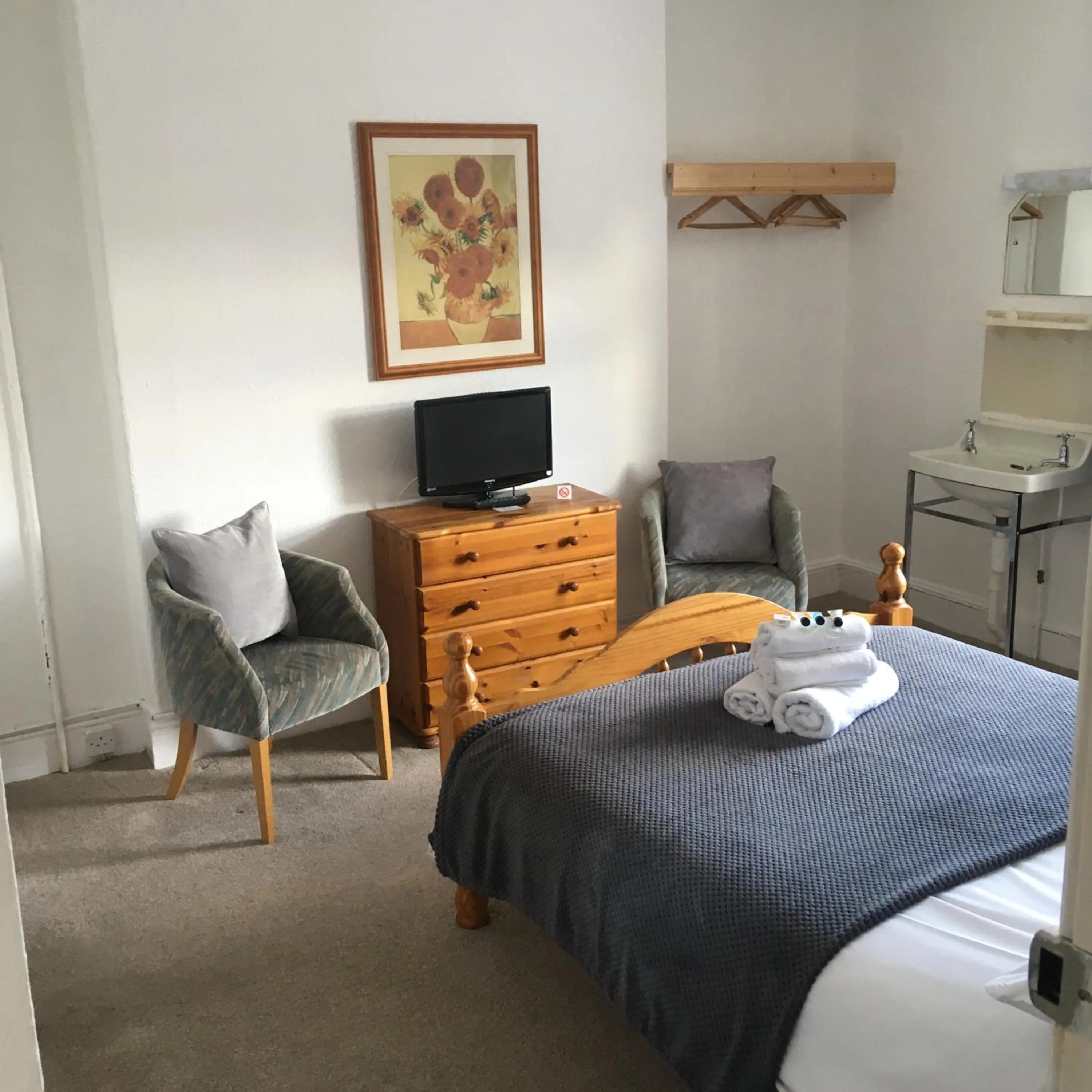 Bed in Oak Alyn Hotel