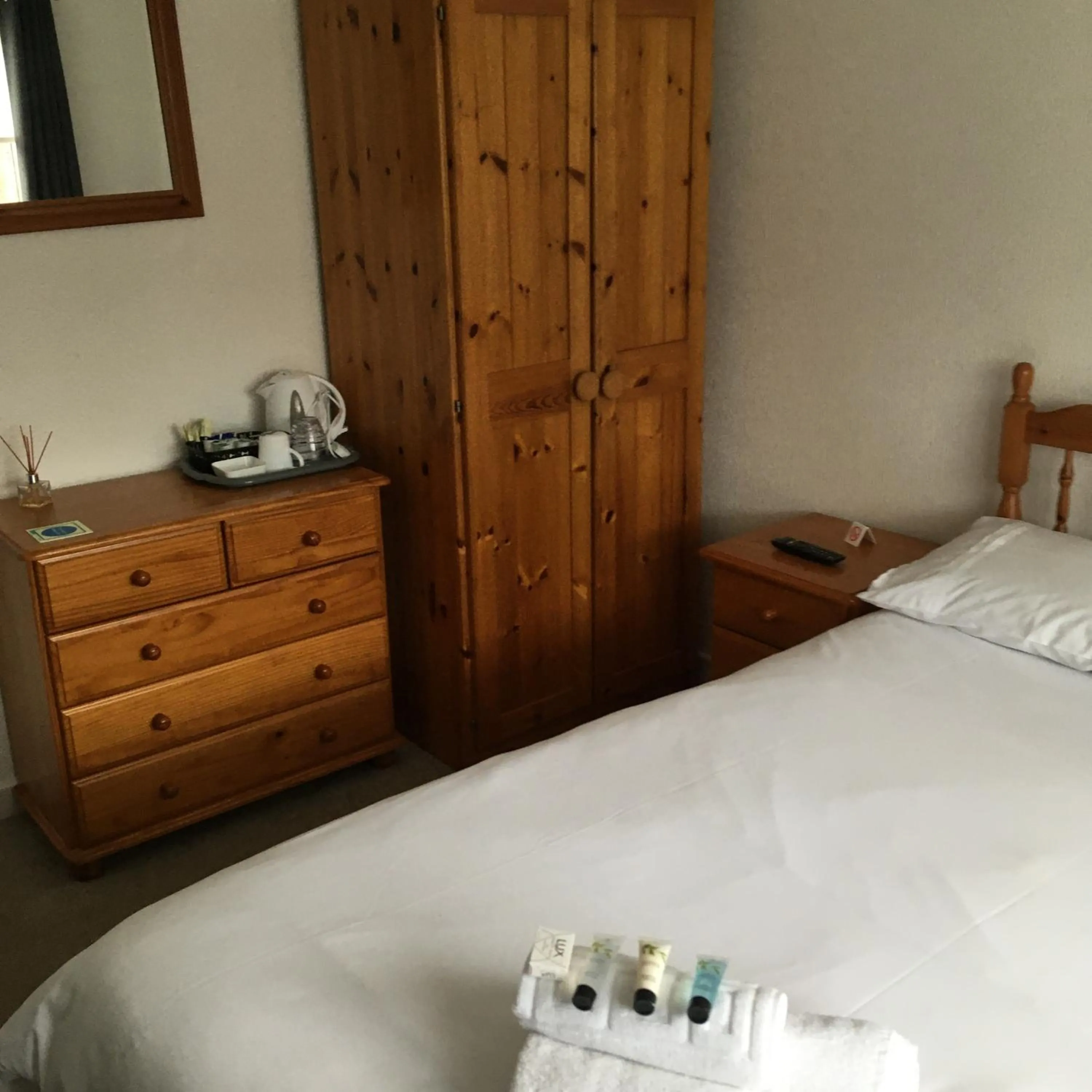 Bed in Oak Alyn Hotel