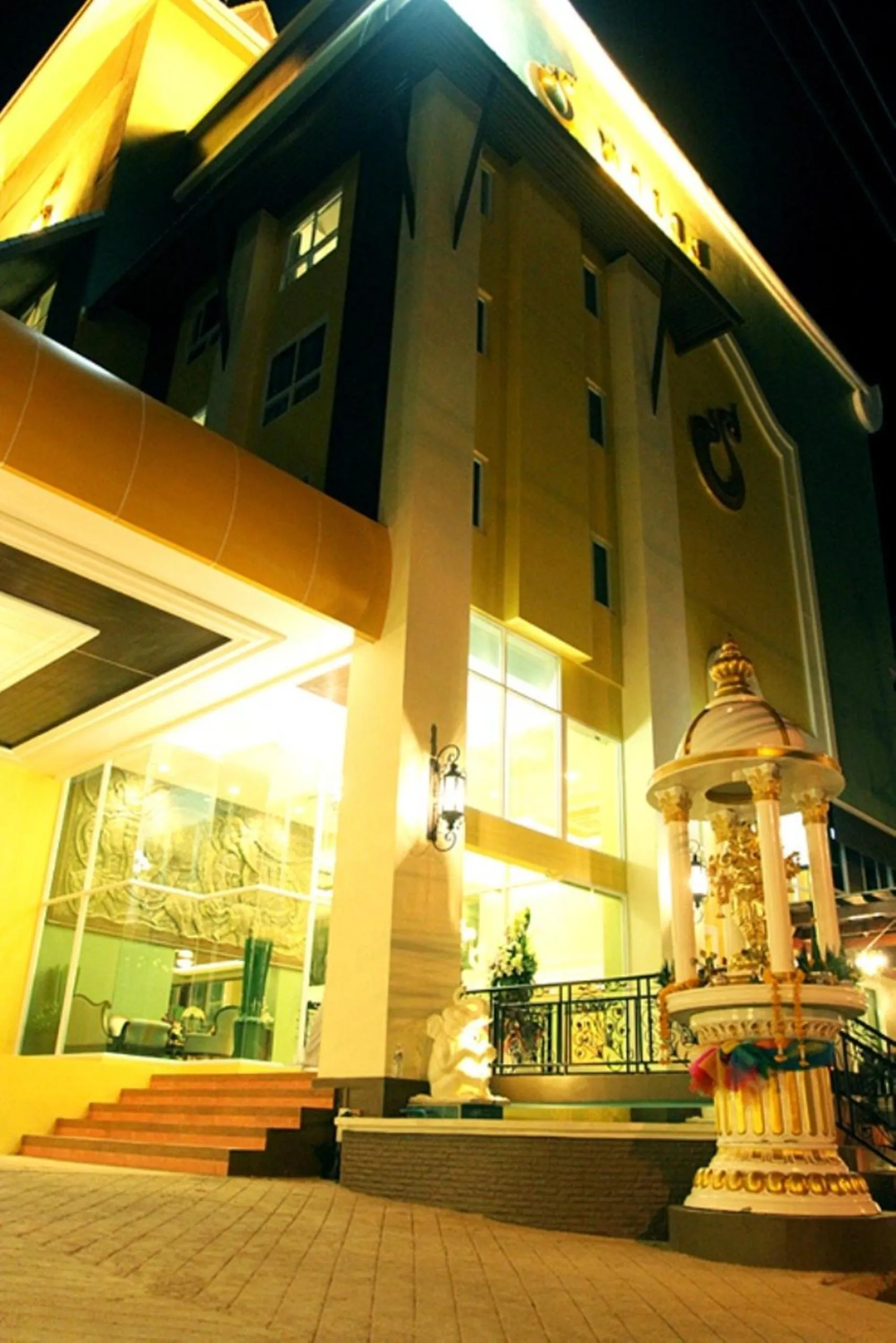 Facade/entrance in Chour Palace Hotel