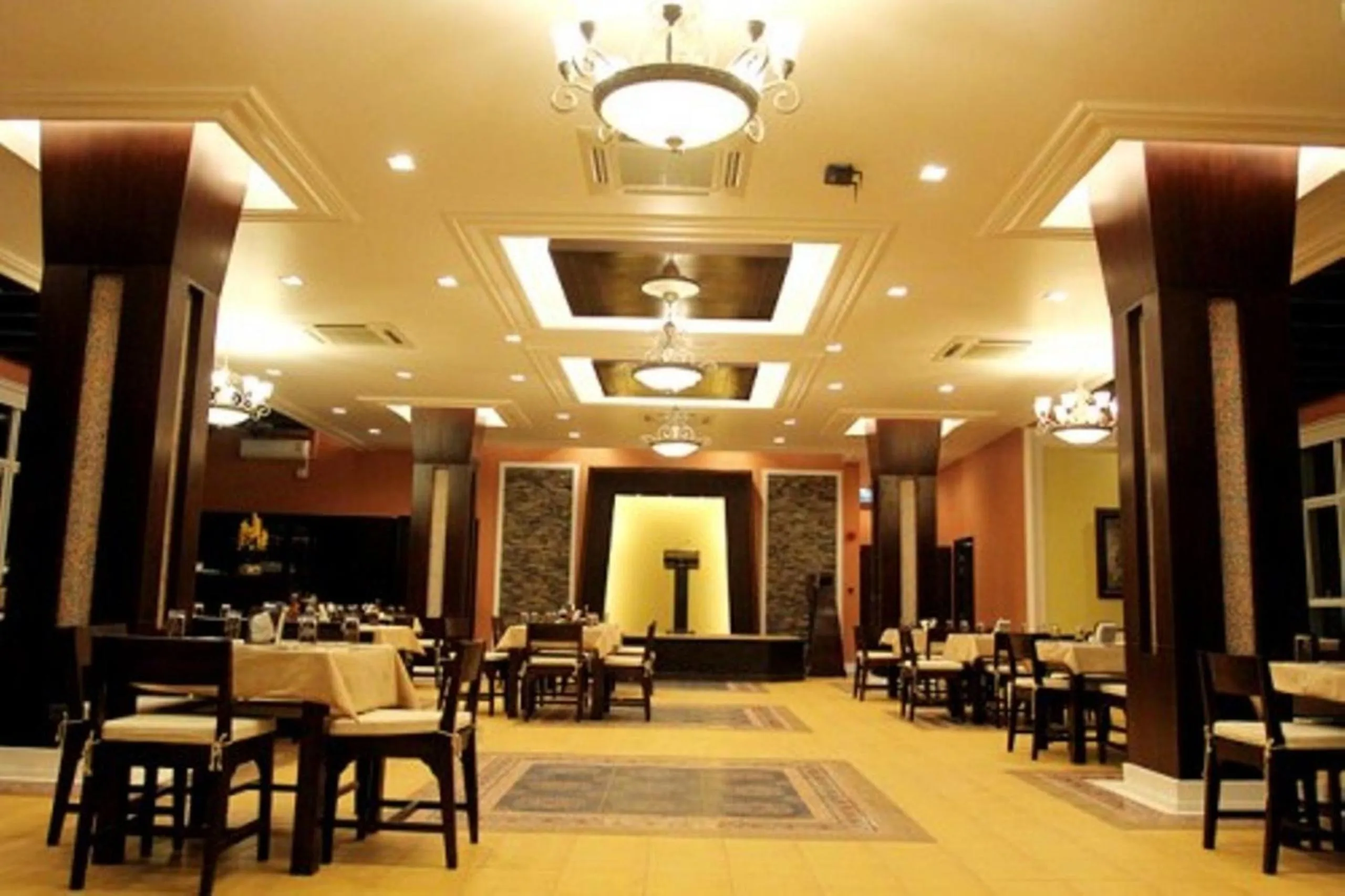 Restaurant/places to eat in Chour Palace Hotel