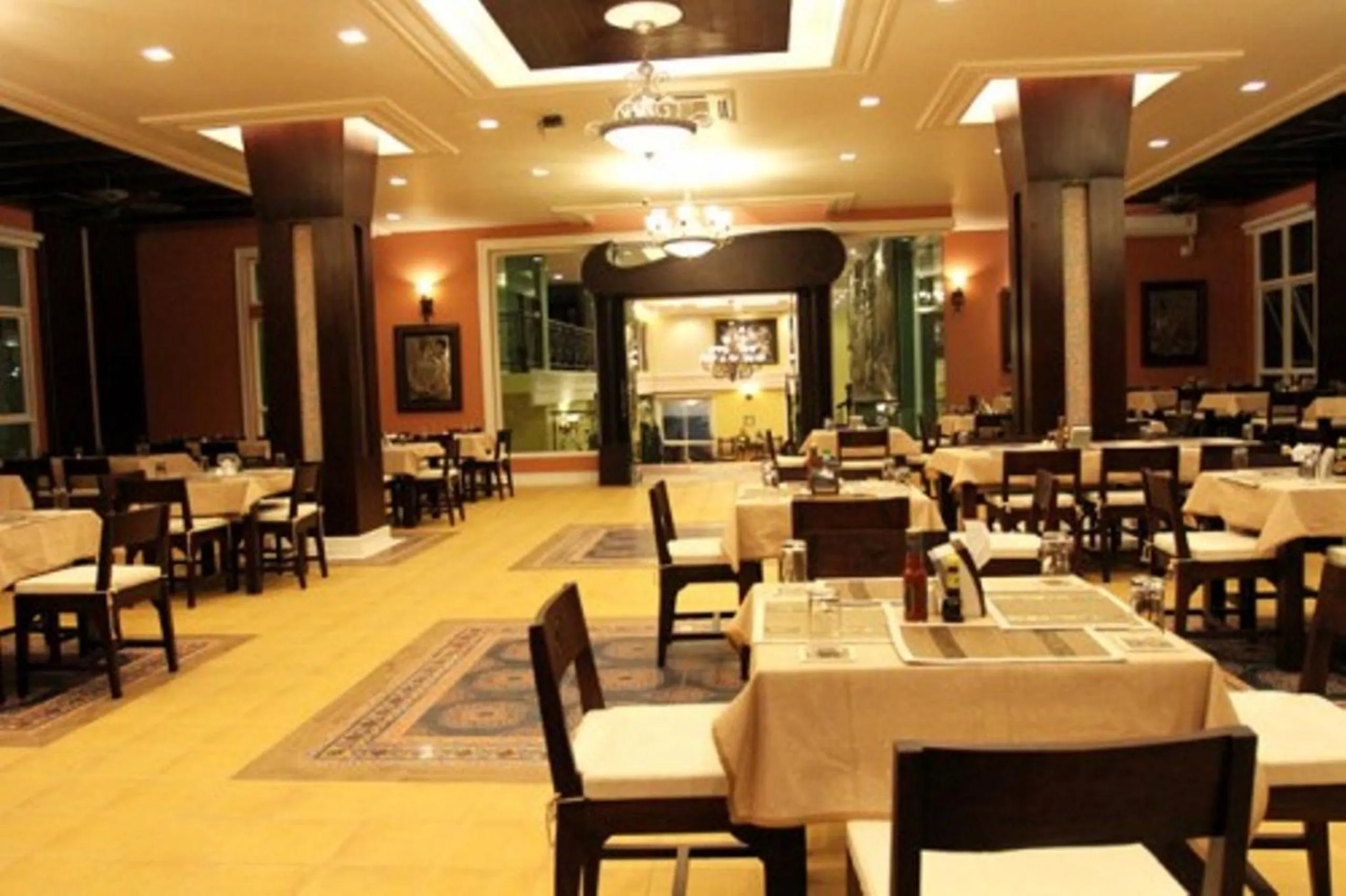 Restaurant/places to eat in Chour Palace Hotel