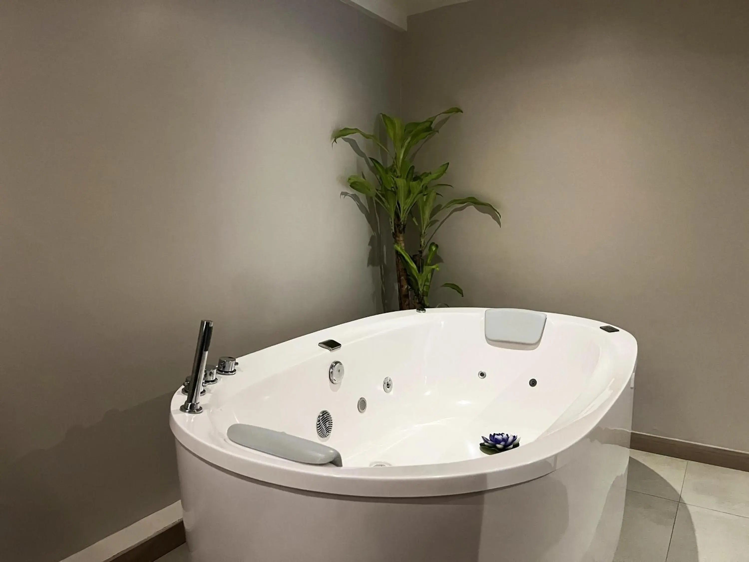 Spa and wellness centre/facilities in York Medellin, Curio Collection by Hilton Spa and wellness centre/facilities in York Medellin, Curio Collection by Hilton