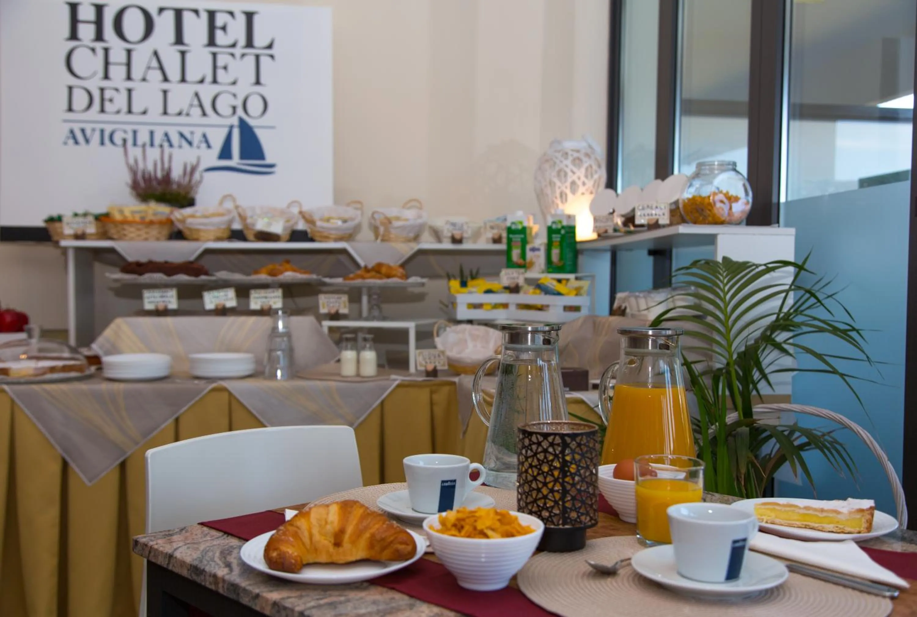 Breakfast in Hotel Chalet del Lago