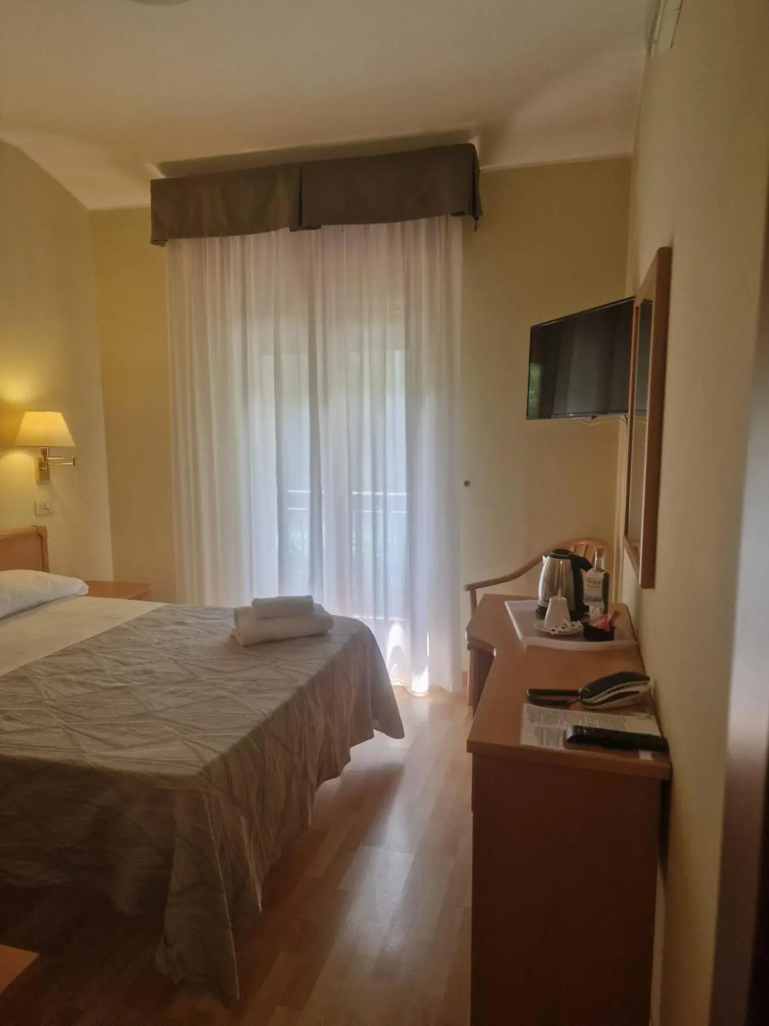 Economy Double or Twin Room in Hotel Chalet del Lago Economy Double or Twin Room in Hotel Chalet del Lago