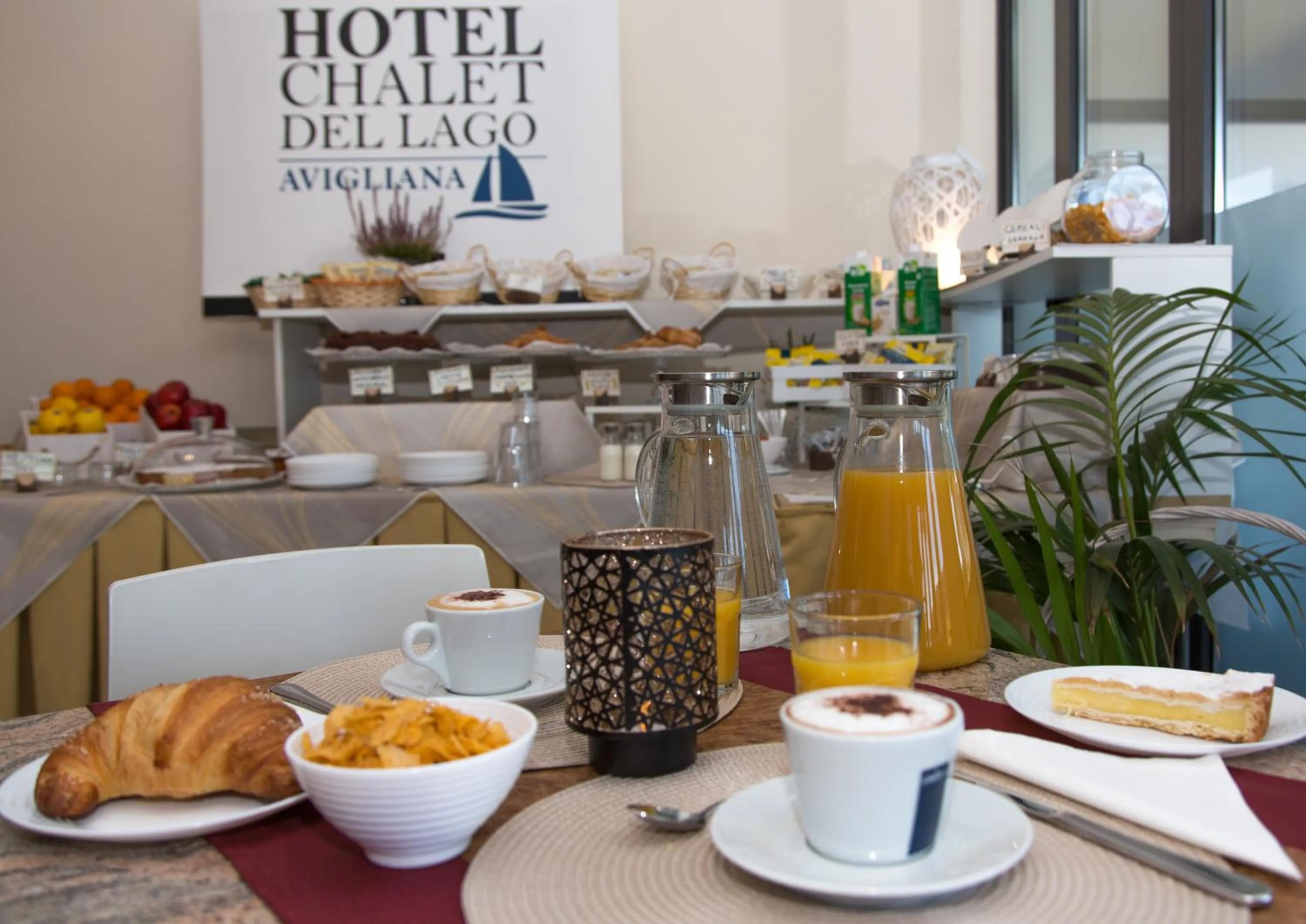 Breakfast in Hotel Chalet del Lago