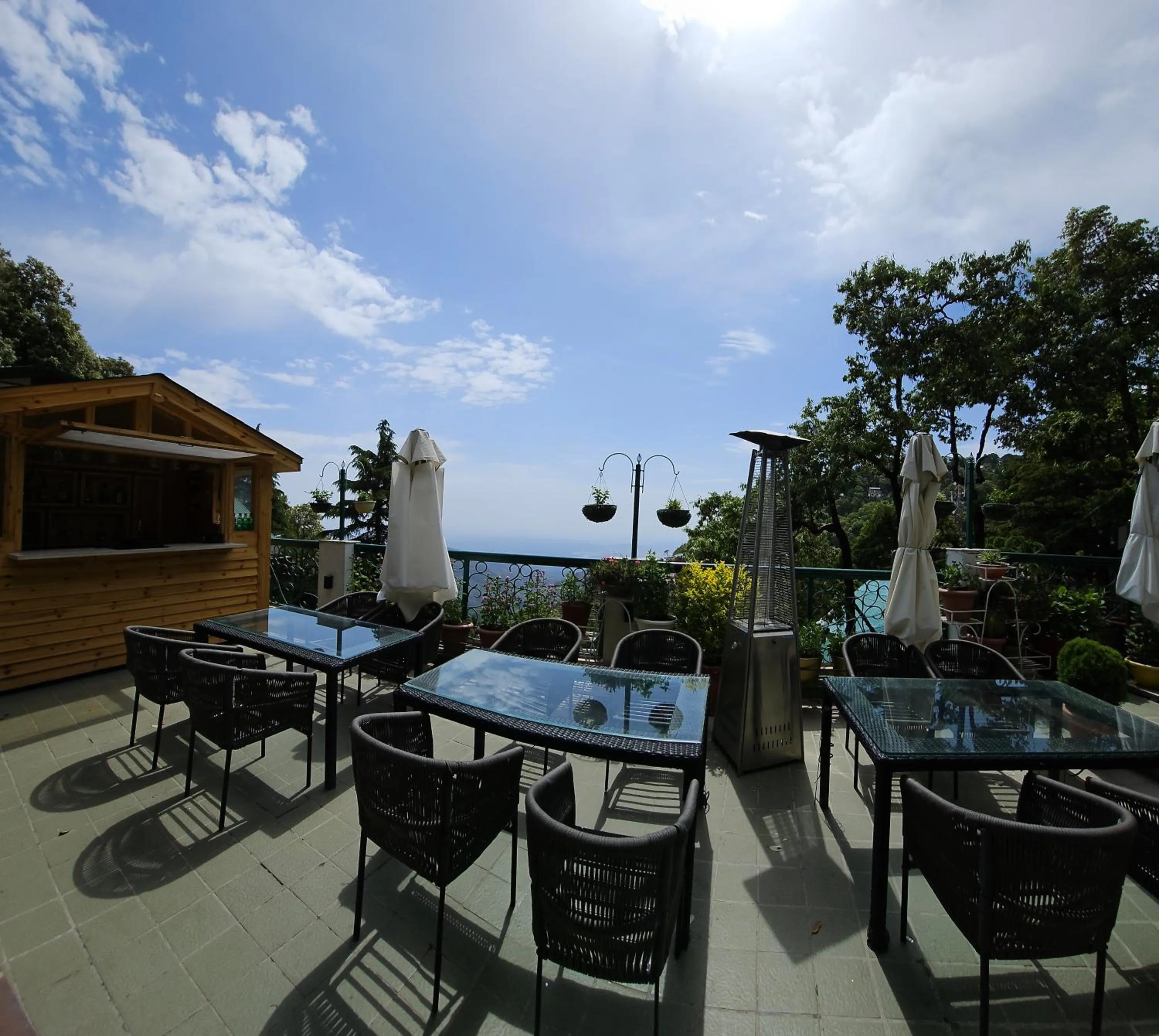 Restaurant/places to eat in Mongas Hotel & Resort