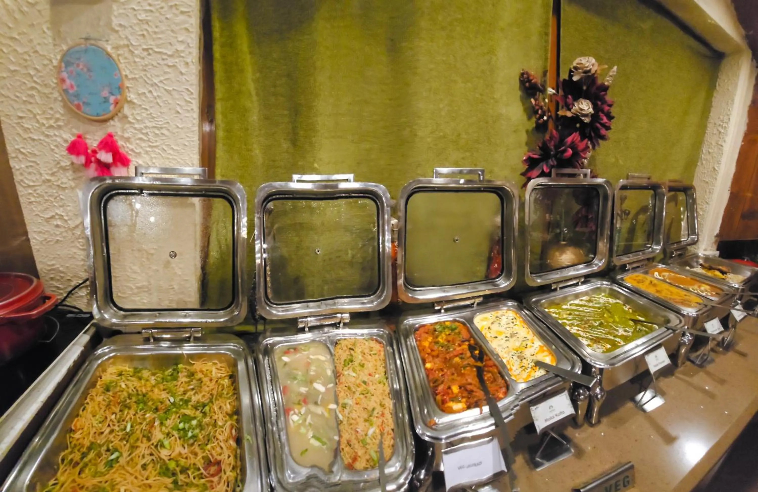 Food in Mongas Hotel & Resort