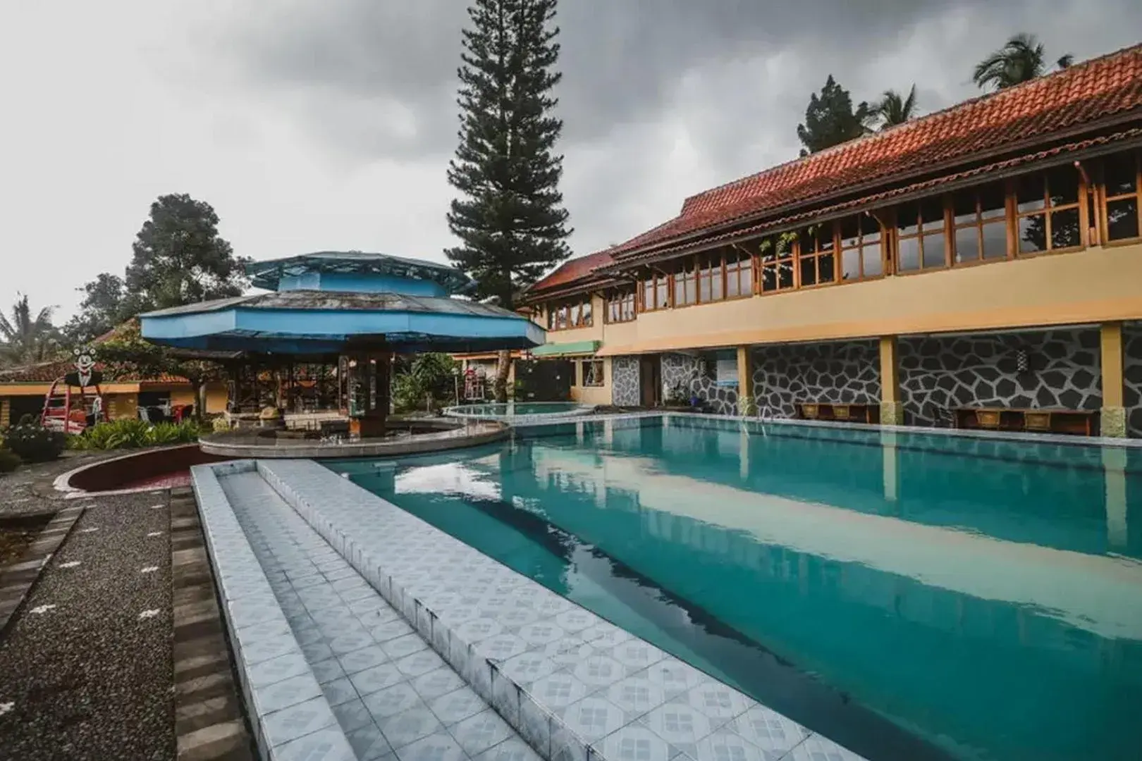 Property building in RedDoorz Plus at Neo Asri Hotel Megamendung Puncak Bogor Property building in RedDoorz Plus at Neo Asri Hotel Megamendung Puncak Bogor