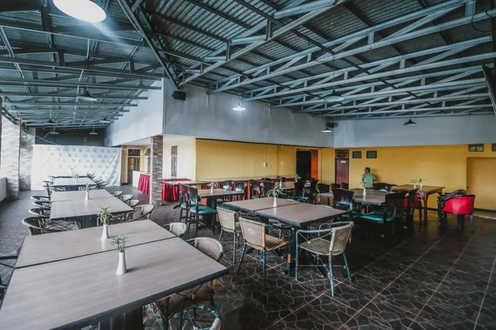 Restaurant/places to eat in RedDoorz Plus at Neo Asri Hotel Megamendung Puncak Bogor