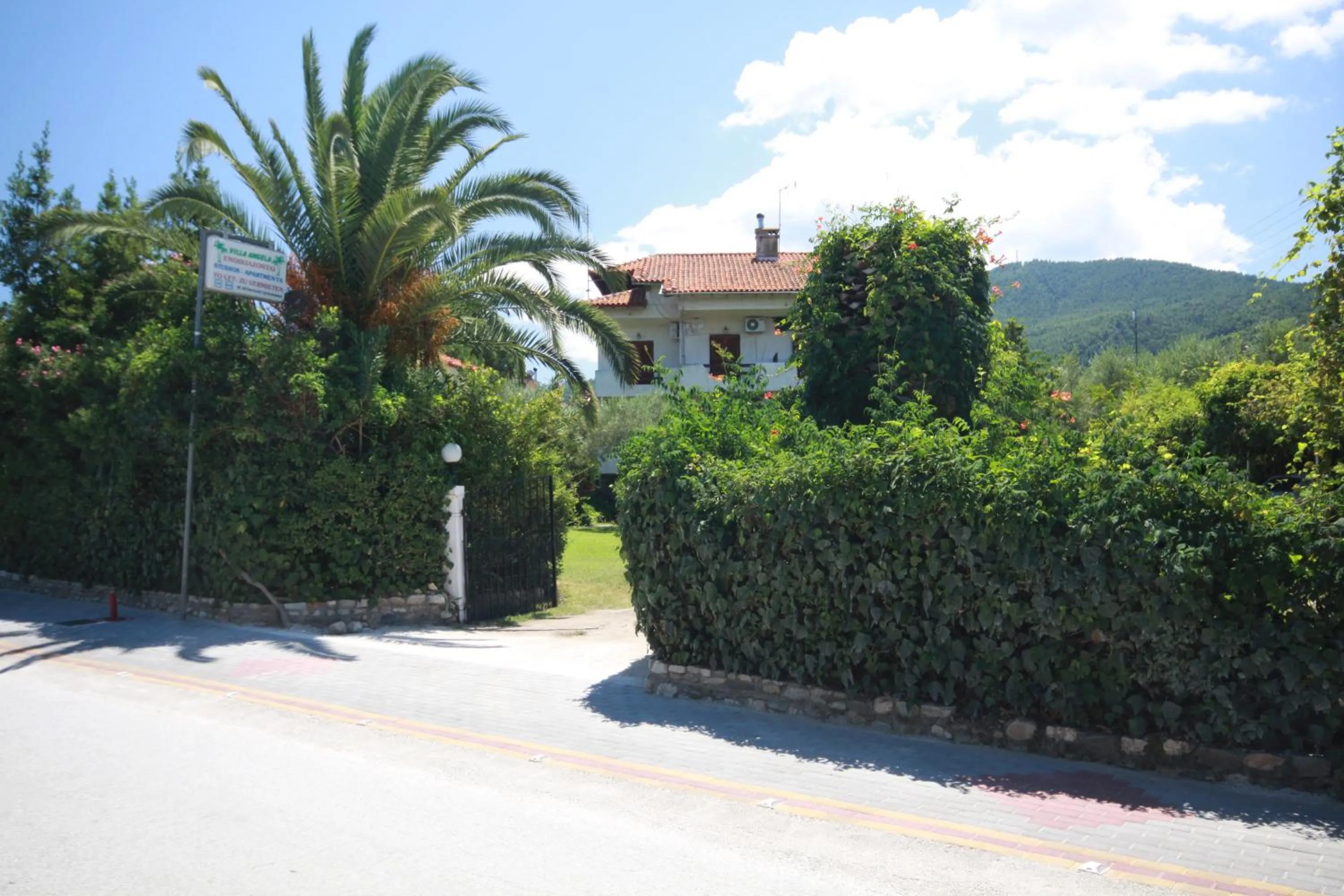 Facade/entrance in Villa Angela