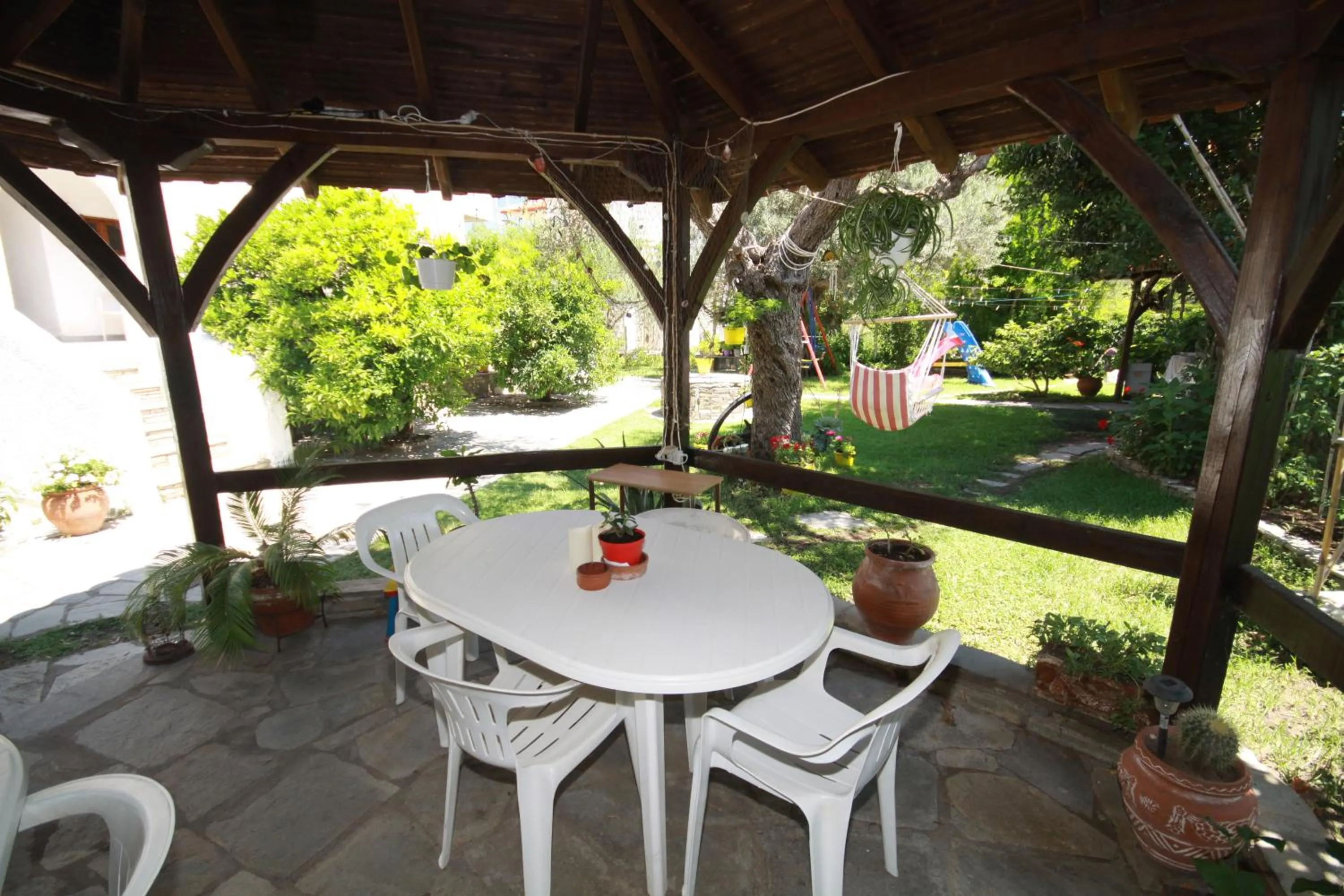 Restaurant/places to eat in Villa Angela