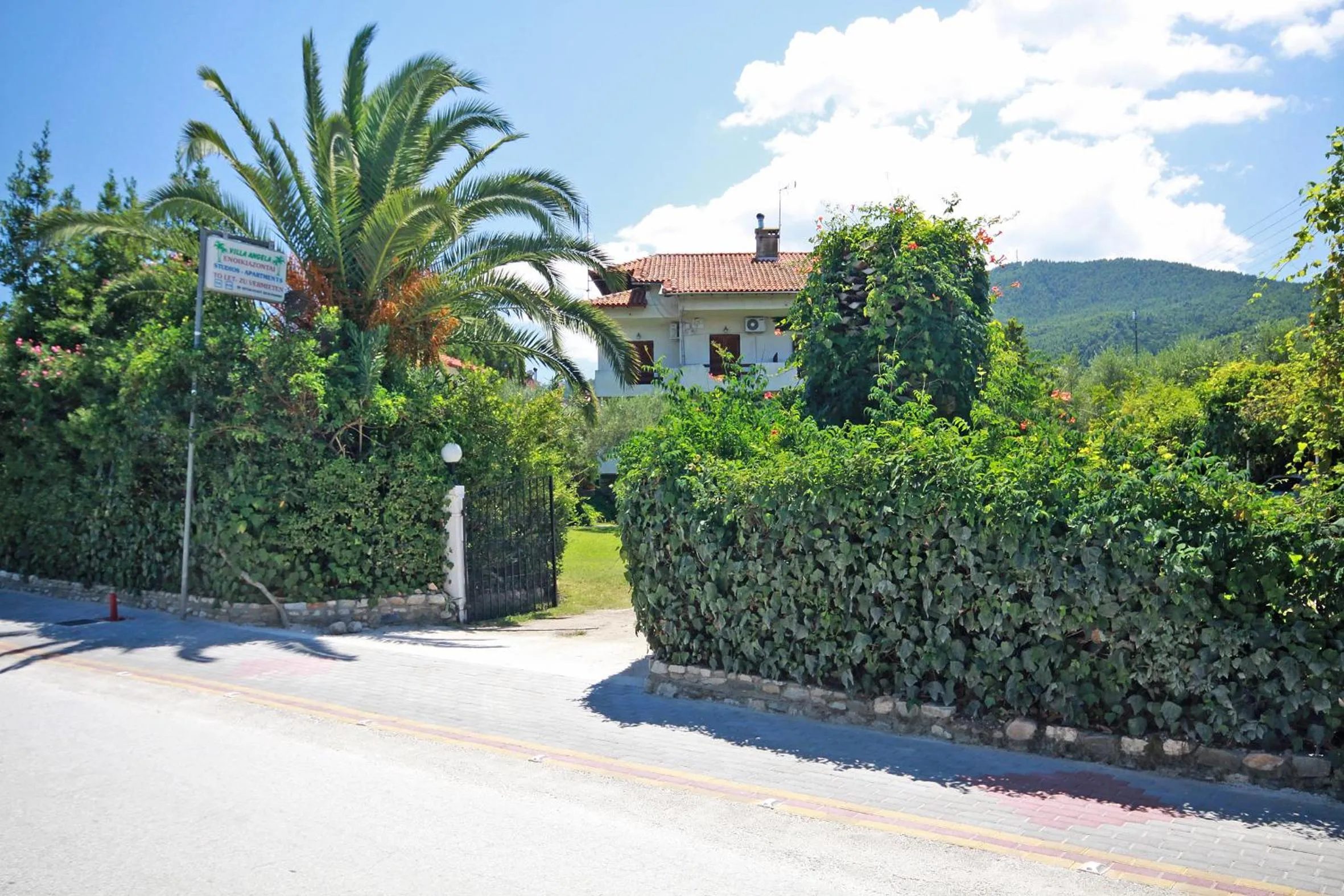 Facade/entrance in Villa Angela