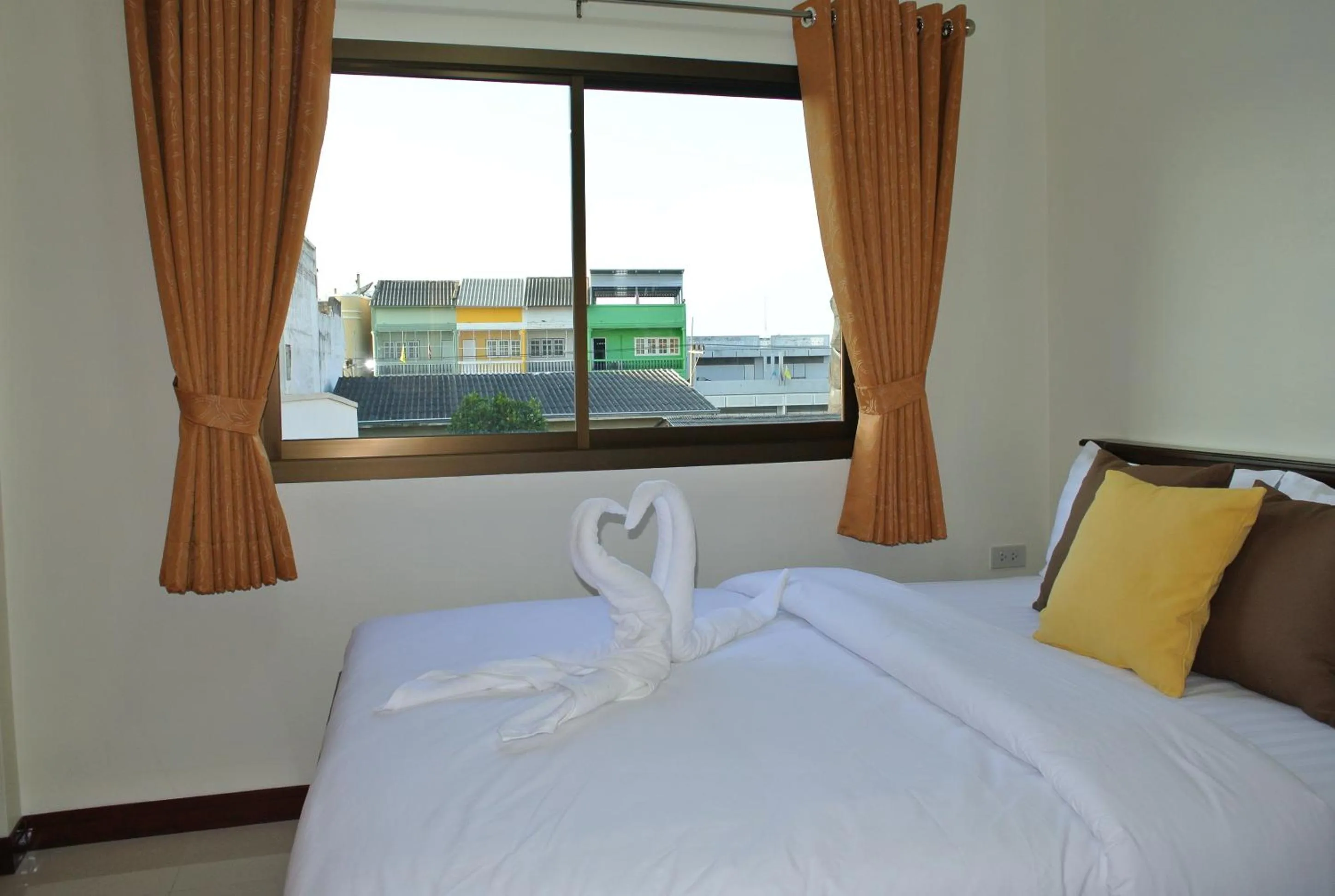 Day, Bed in Baan Taweesuk Guest House