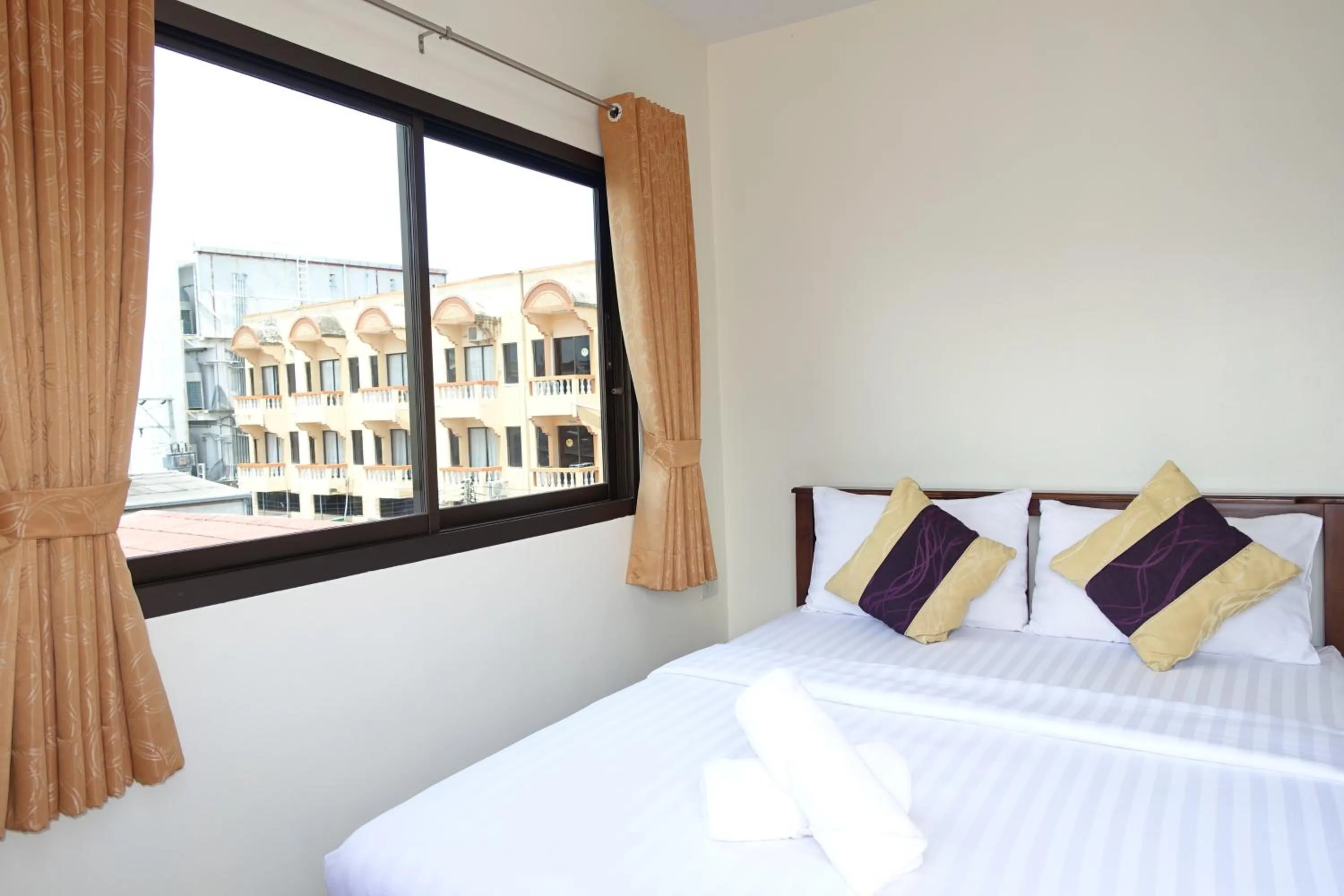 Bed in Baan Taweesuk Guest House