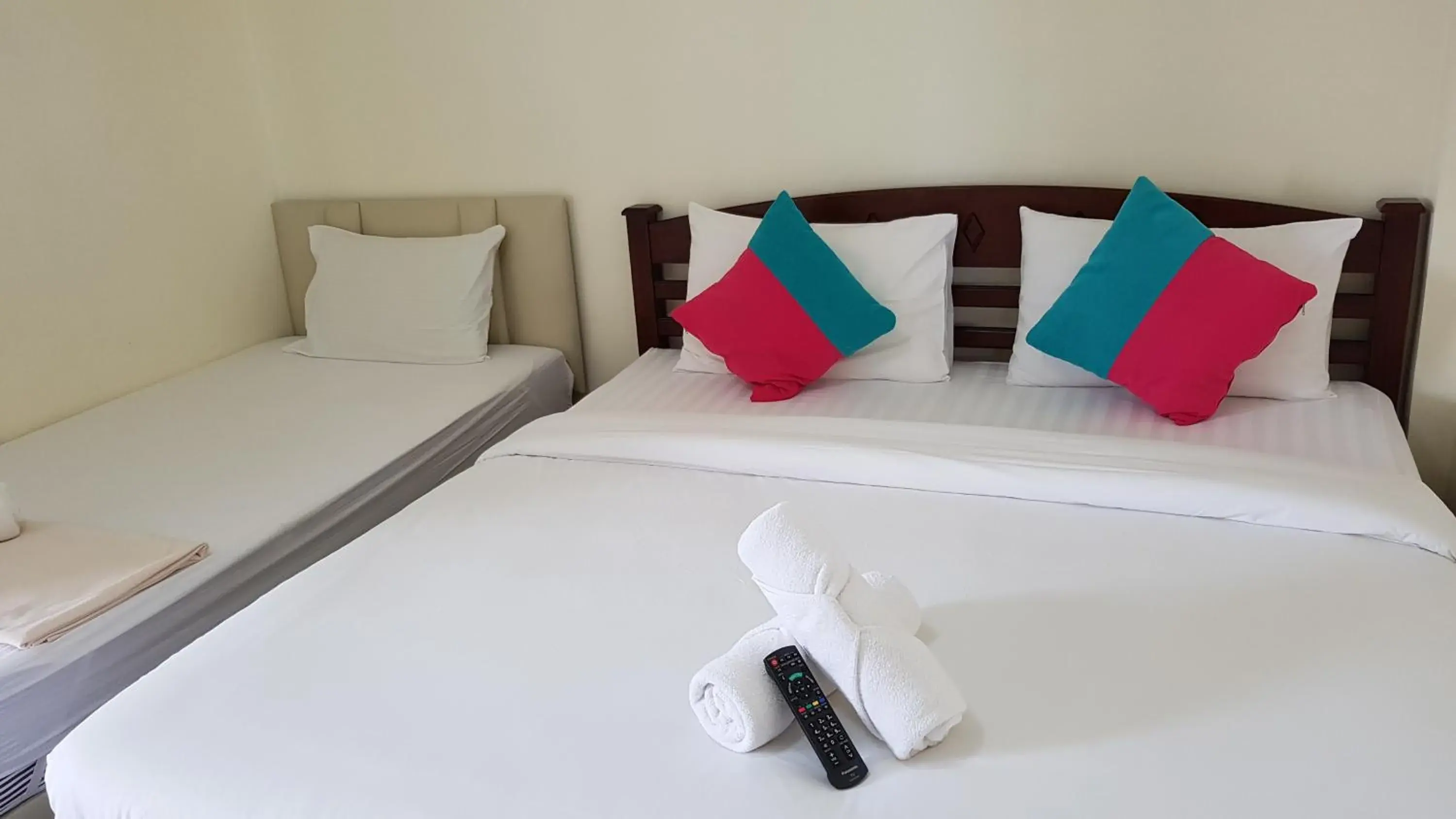 Family Room (3 Adults) in Baan Taweesuk Guest House Family Room (3 Adults) in Baan Taweesuk Guest House