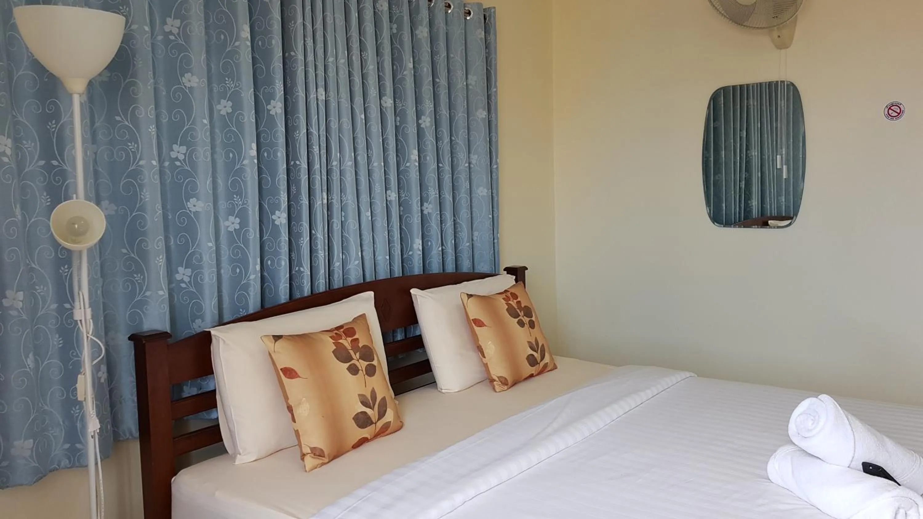 Bed in Baan Taweesuk Guest House