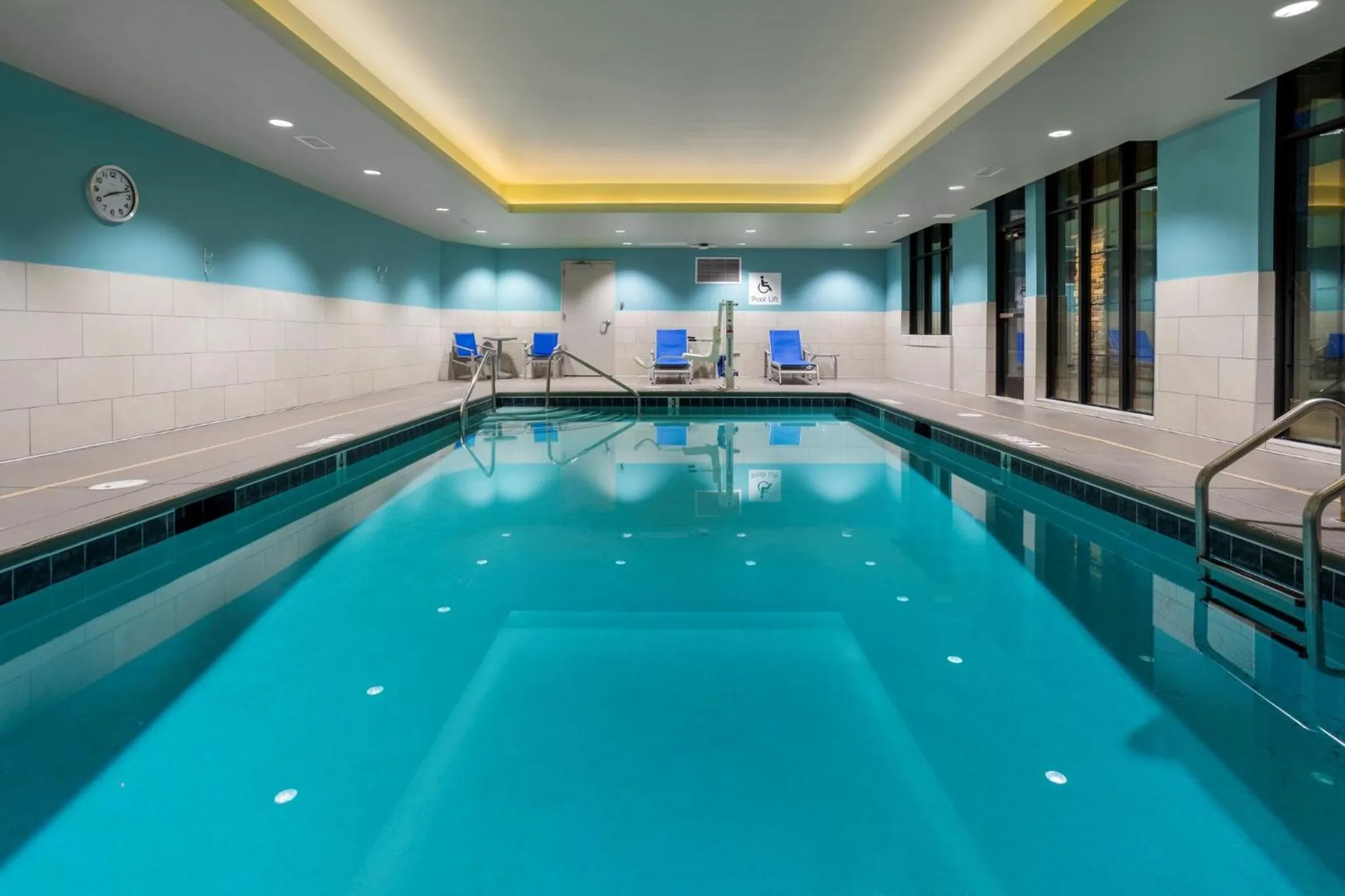 Swimming pool in Holiday Inn Express Durango Downtown- Animas River