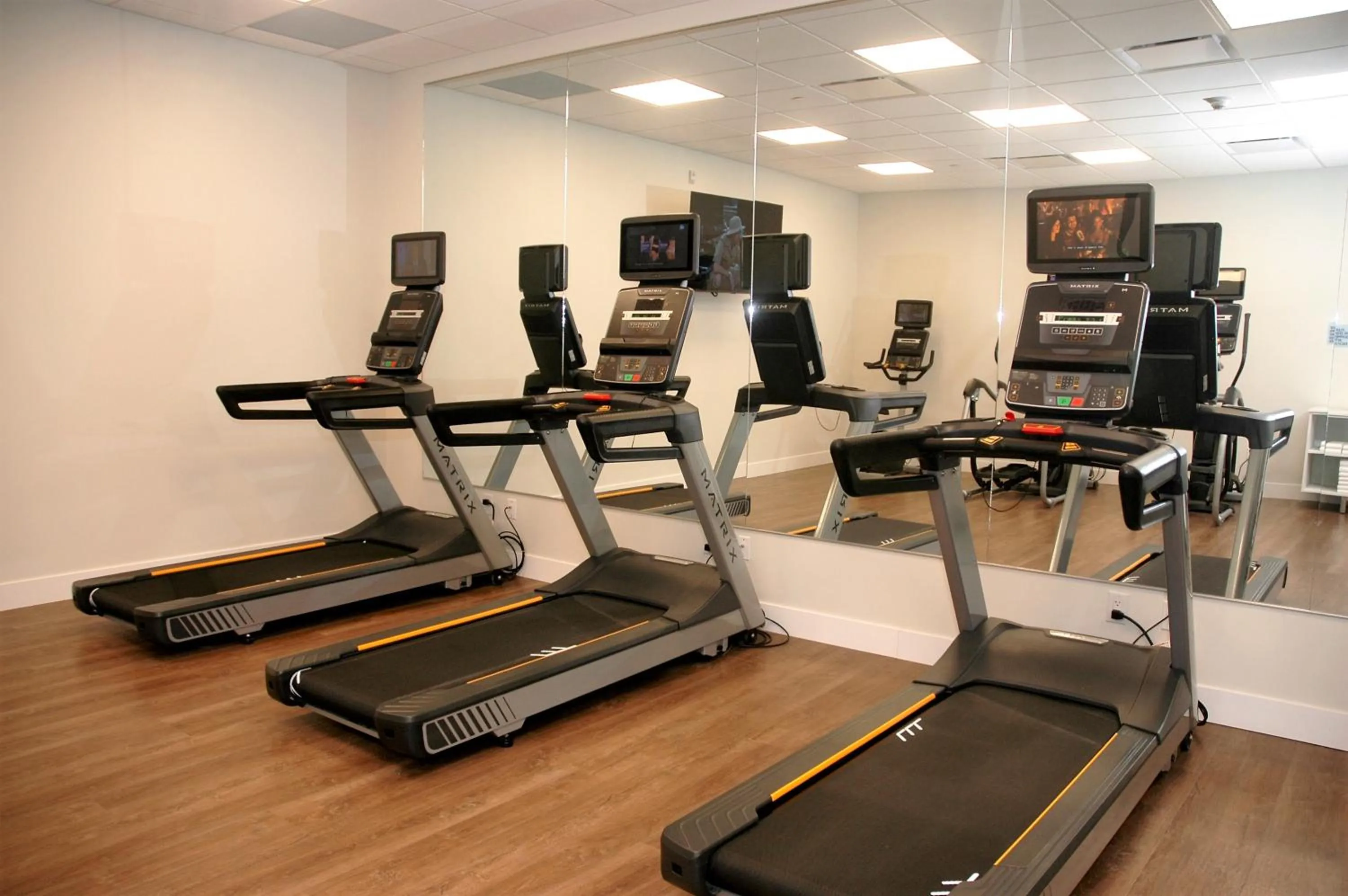 Fitness centre/facilities in Holiday Inn Express & Suites - Edmonton SW – Windermere by IHG
