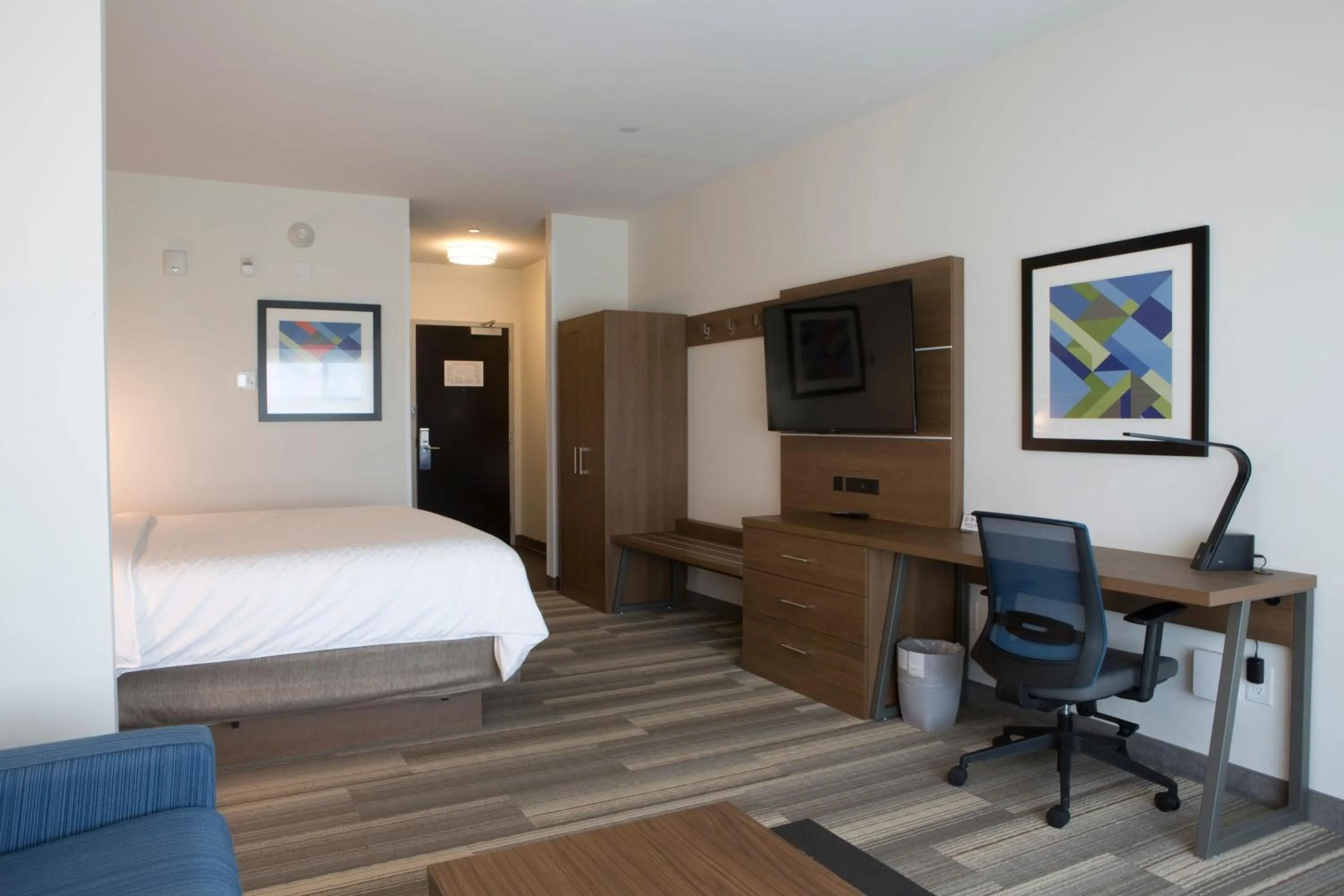 Photo of the whole room, Bed in Holiday Inn Express & Suites - Edmonton SW – Windermere by IHG