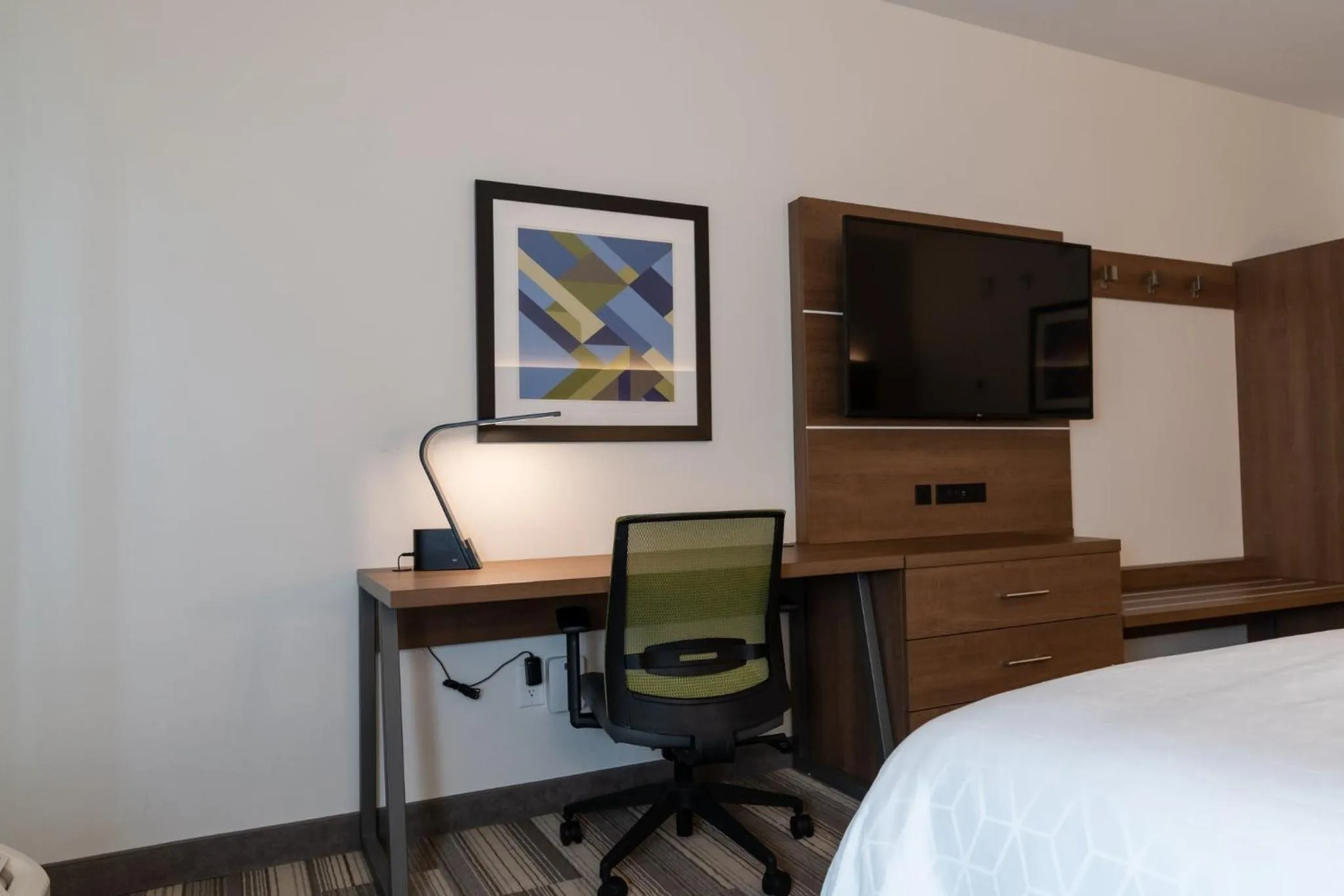 Photo of the whole room, Bed in Holiday Inn Express & Suites - Edmonton SW – Windermere by IHG