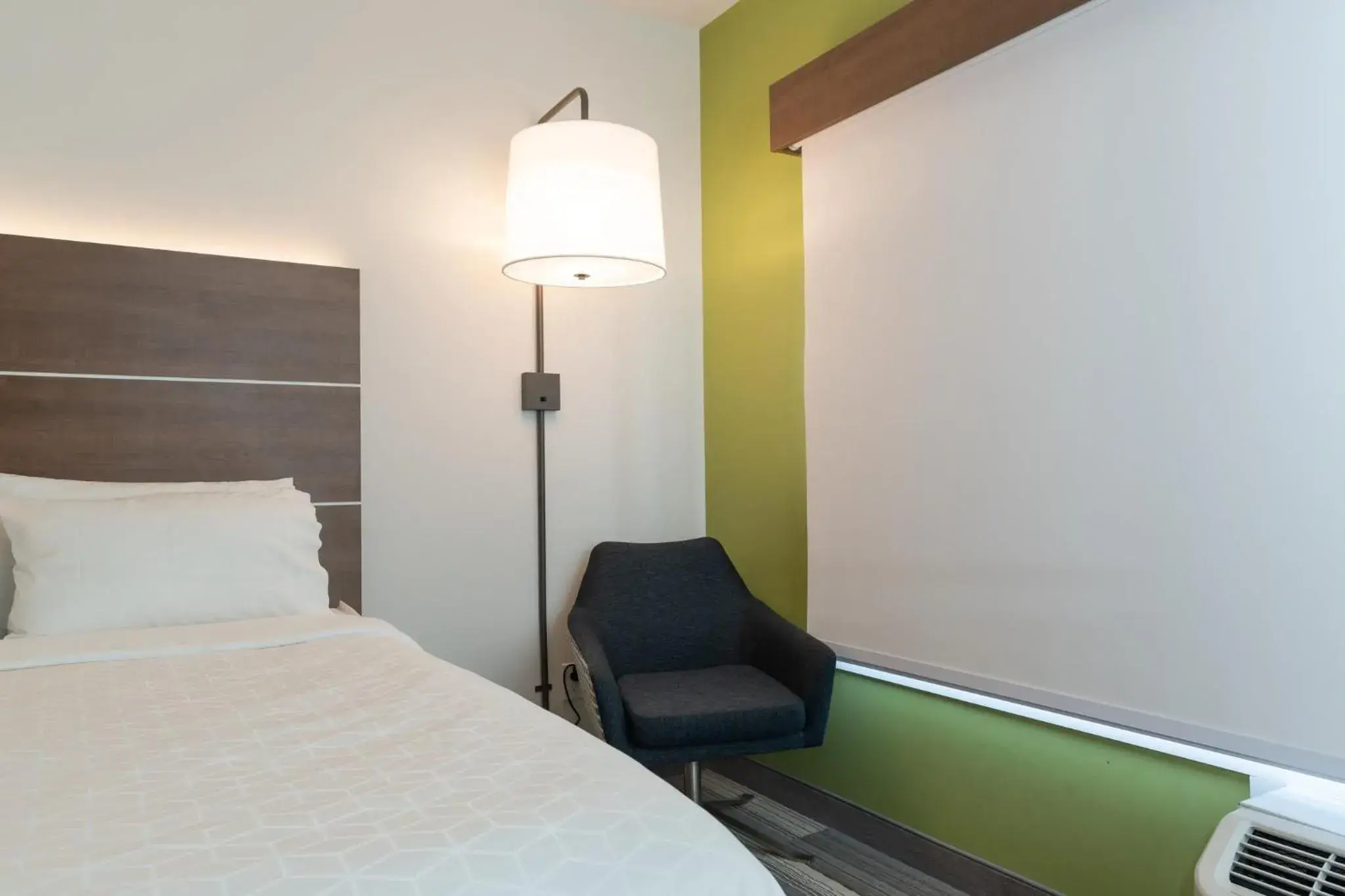 Standard Queen Room with Two Queen Beds in Holiday Inn Express & Suites - Edmonton SW – Windermere by IHG Standard Queen Room with Two Queen Beds in Holiday Inn Express & Suites - Edmonton SW – Windermere by IHG