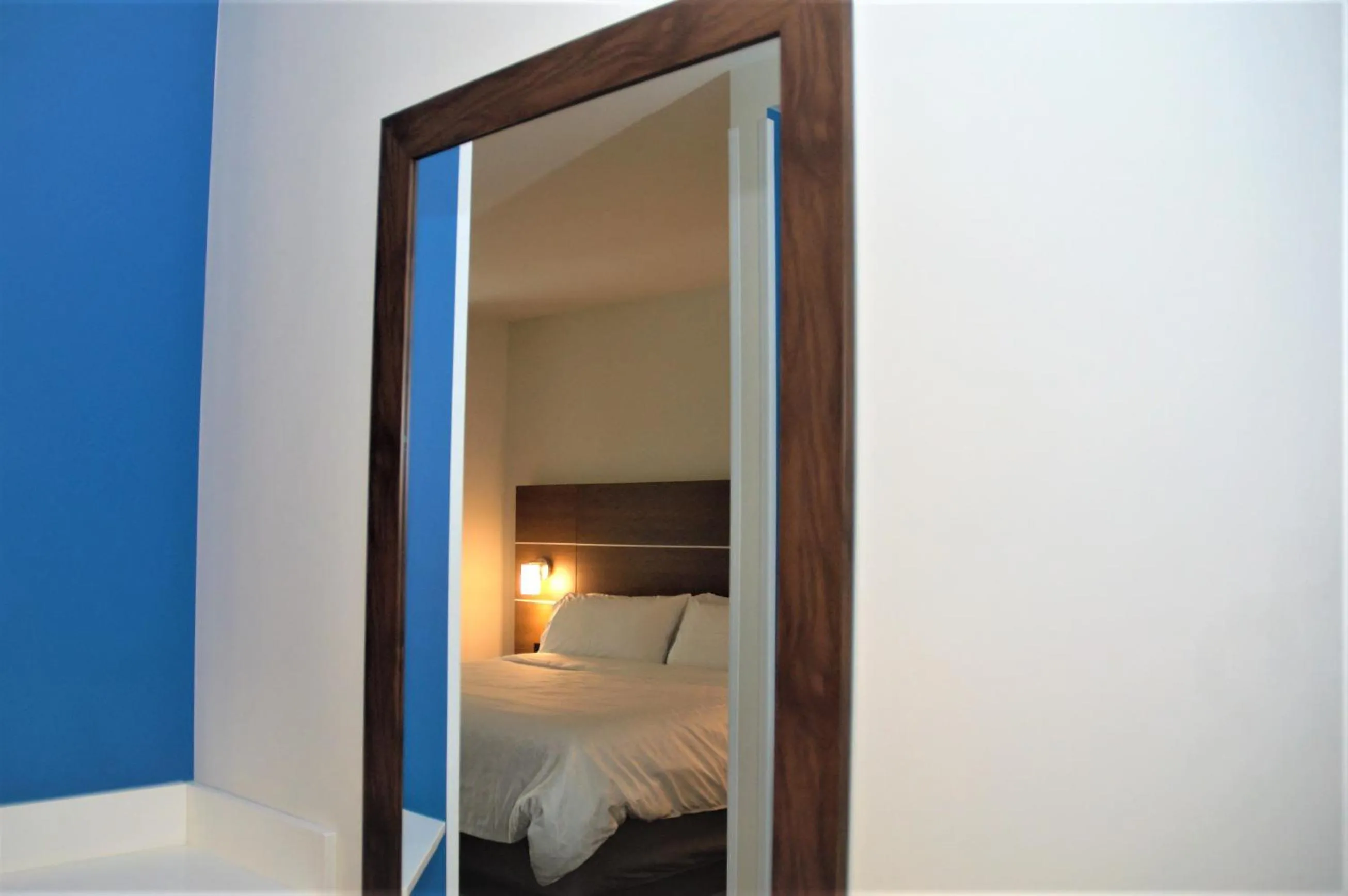 Bed in Holiday Inn Express & Suites - Edmonton SW – Windermere by IHG