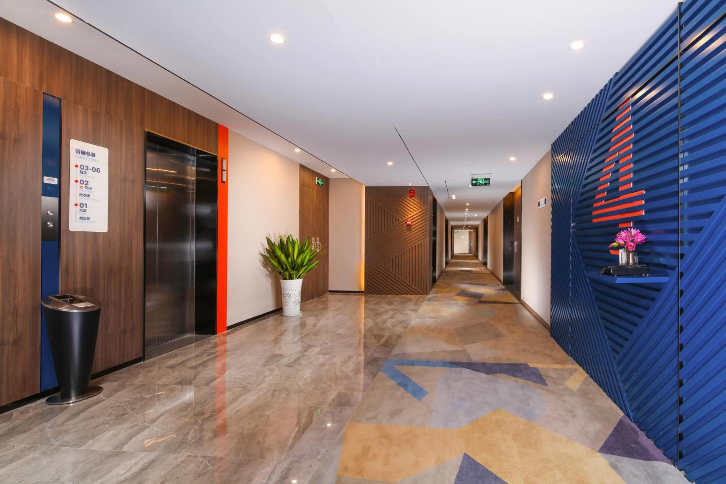 elevator in Holiday Inn Express Chengdu East Railway by lHG - Near The World Games Gymnasium