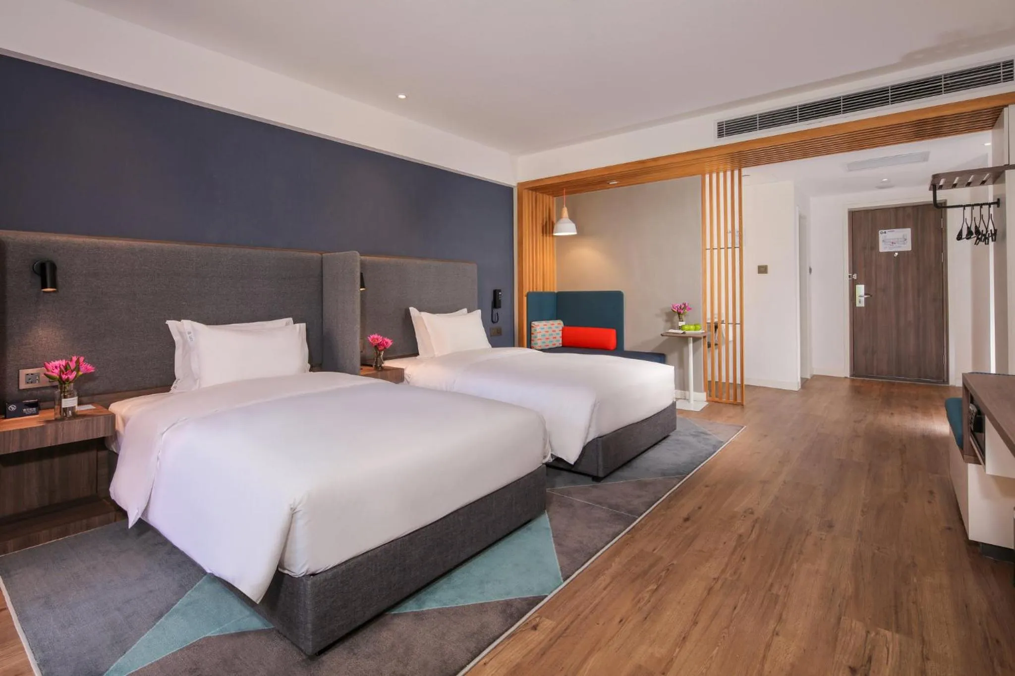 Photo of the whole room, Bed in Holiday Inn Express Chengdu East Railway by lHG - Near The World Games Gymnasium