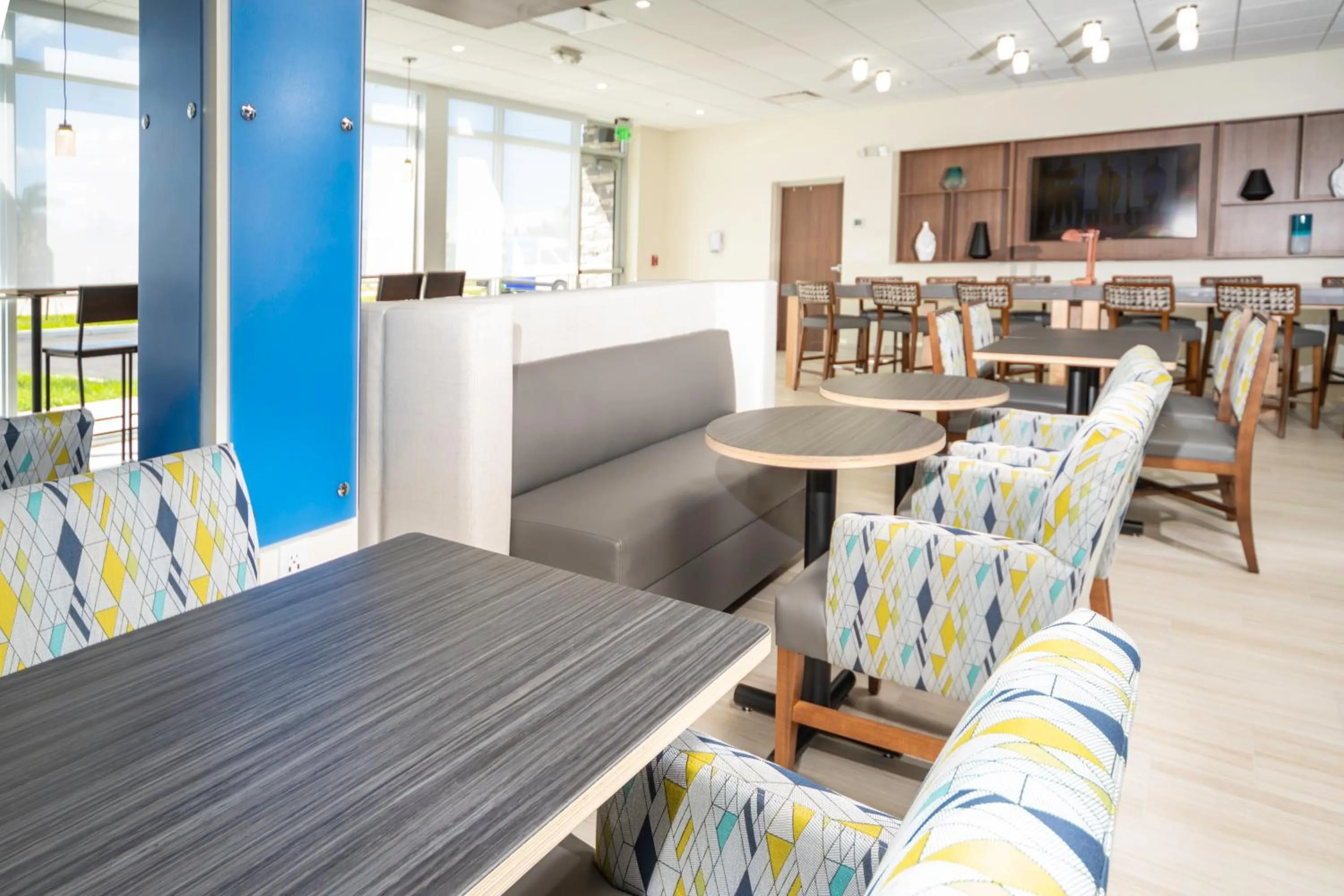 Breakfast in Holiday Inn Express & Suites - Fort Myers Airport by IHG