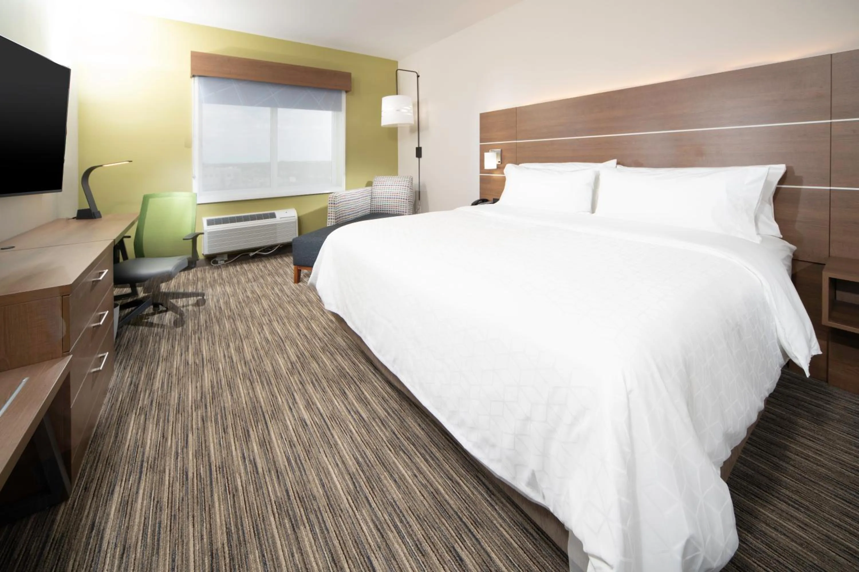 Photo of the whole room, Bed in Holiday Inn Express & Suites - Fort Myers Airport by IHG