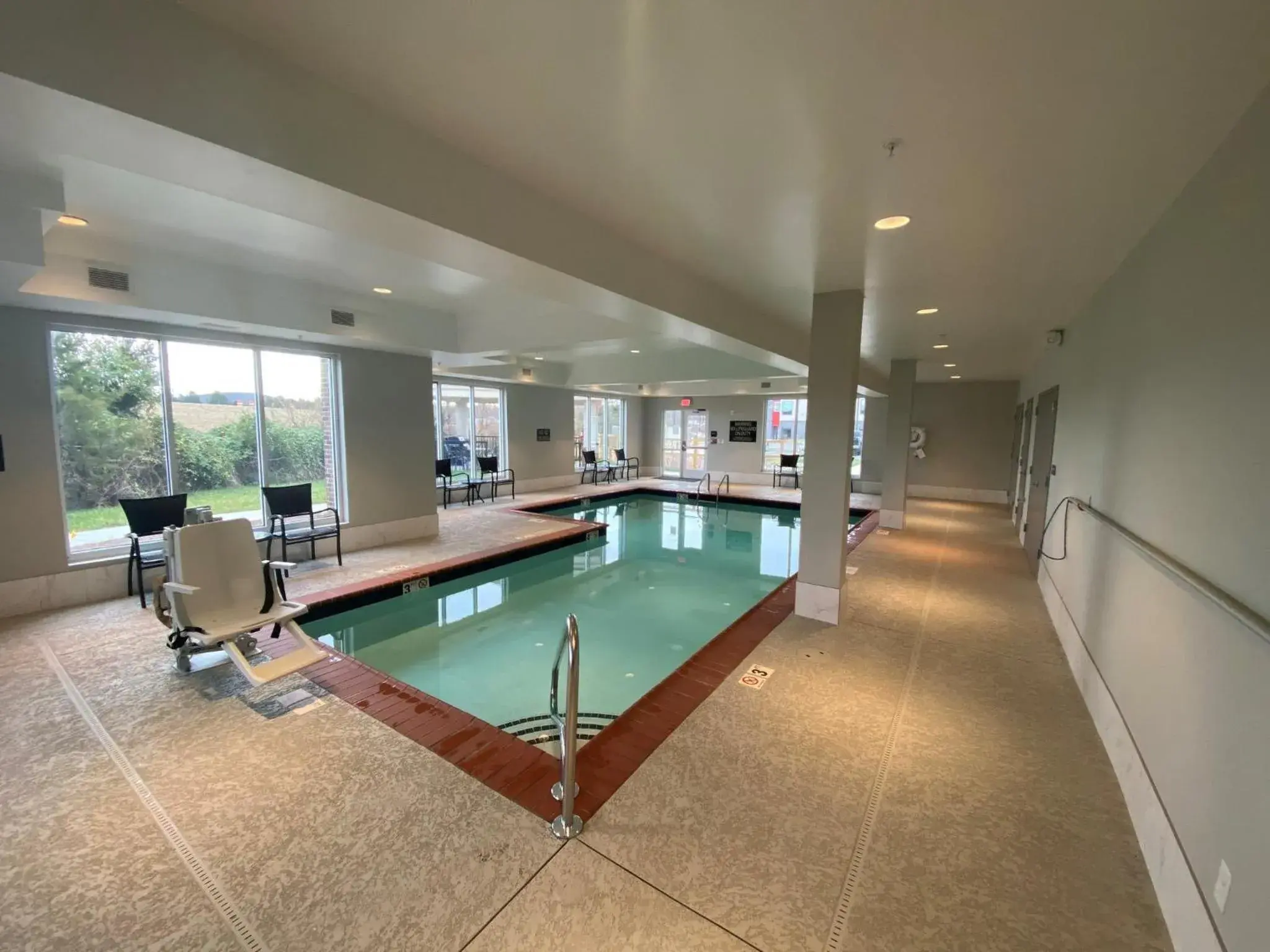 Swimming pool in Candlewood Suites - Lebanon by IHG Swimming pool in Candlewood Suites - Lebanon by IHG