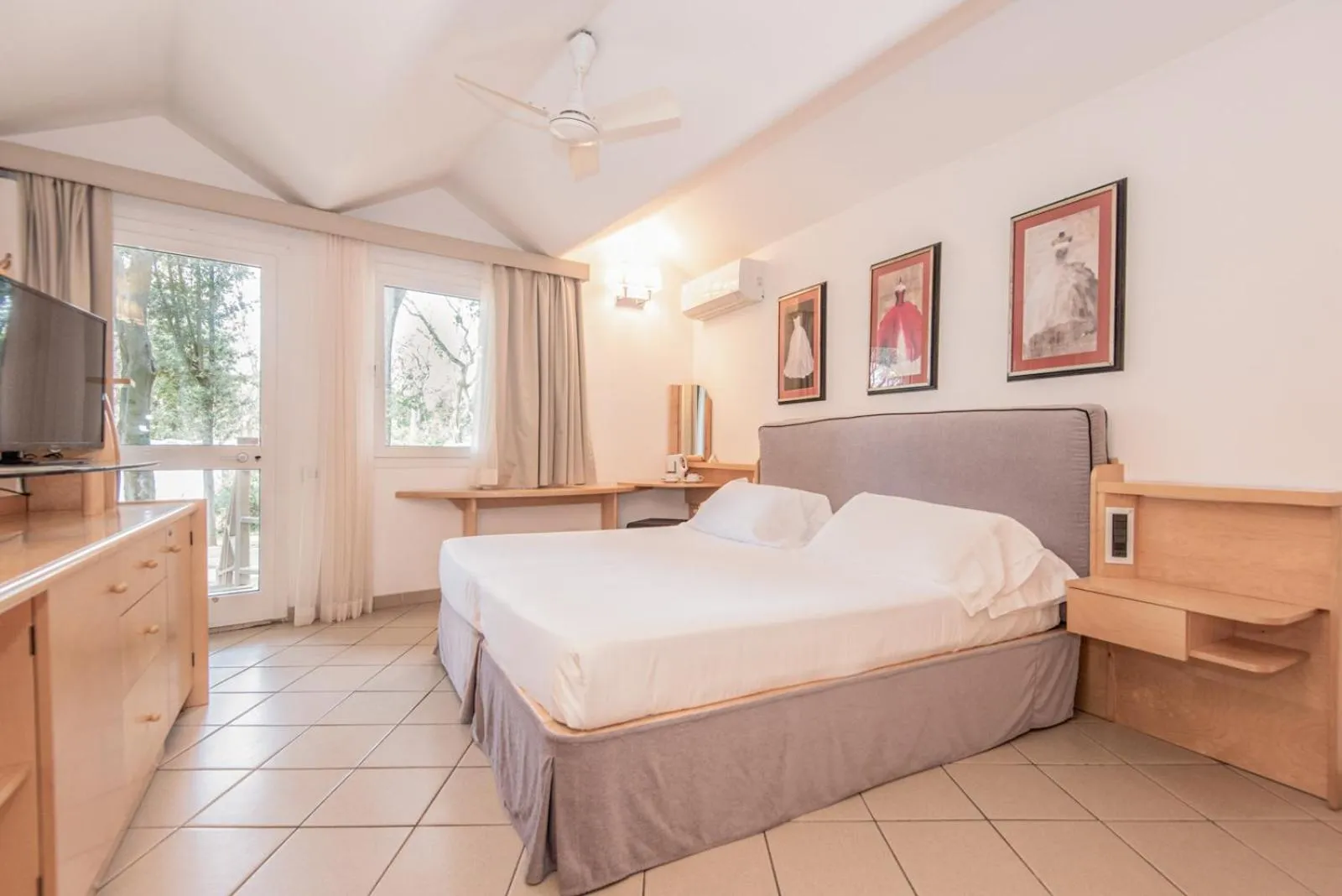 Bed in Hotel Riva degli Etruschi