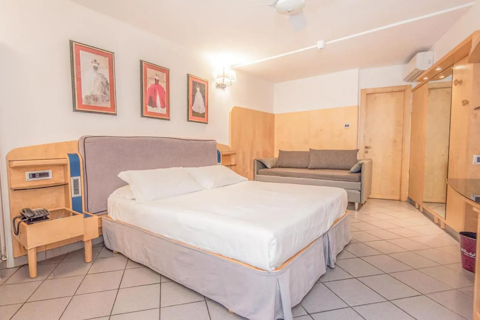 Bed in Hotel Riva degli Etruschi Bed in Hotel Riva degli Etruschi