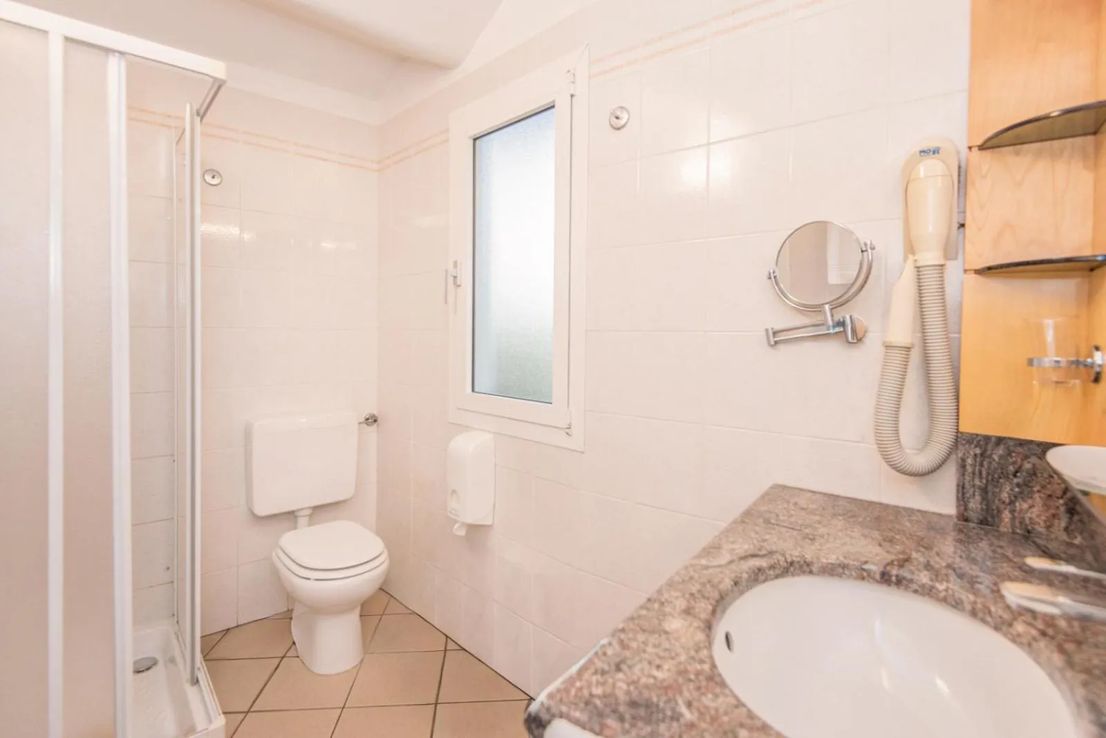 Shower in Hotel Riva degli Etruschi