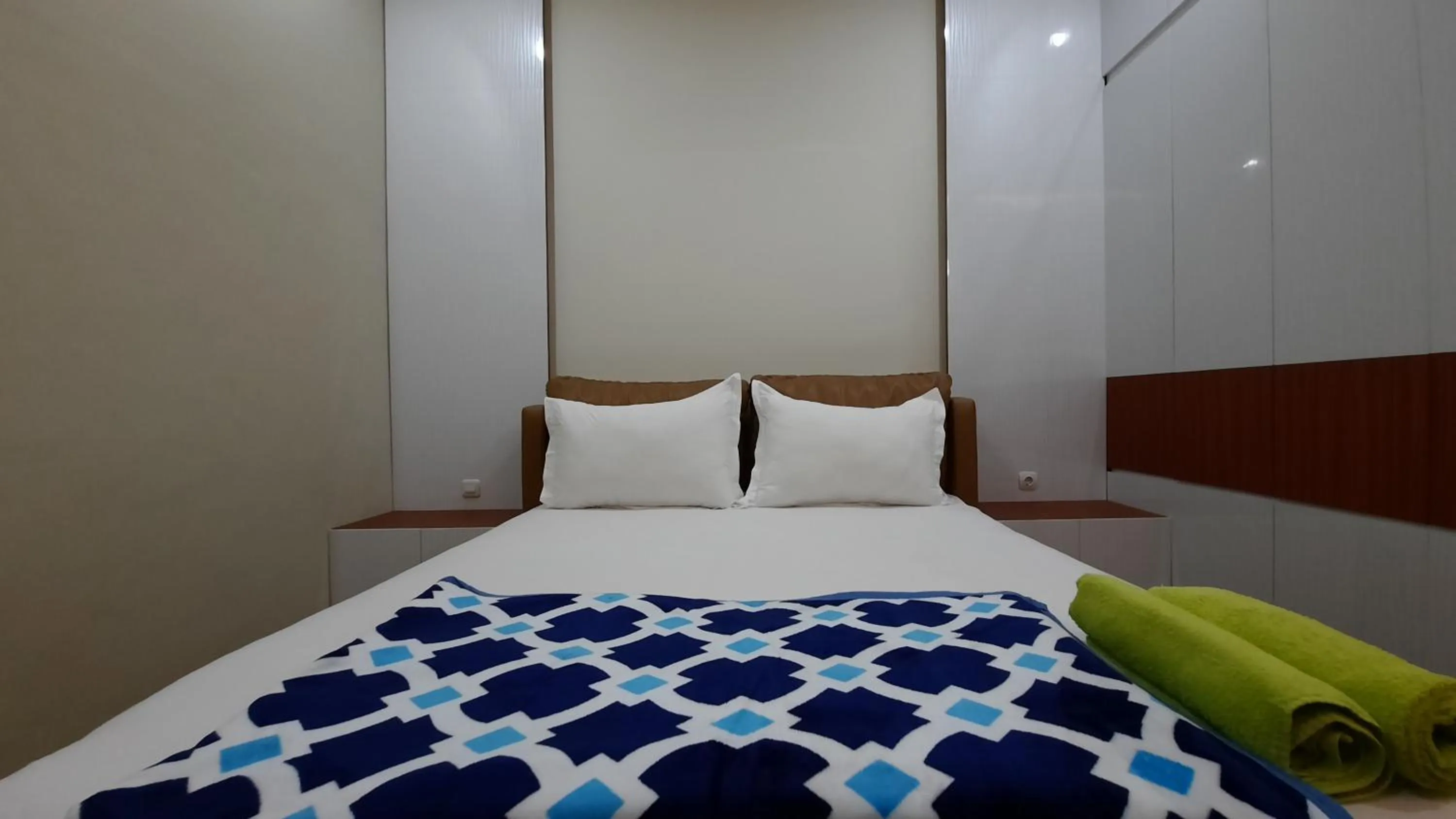 Bed in The Peak Guest House