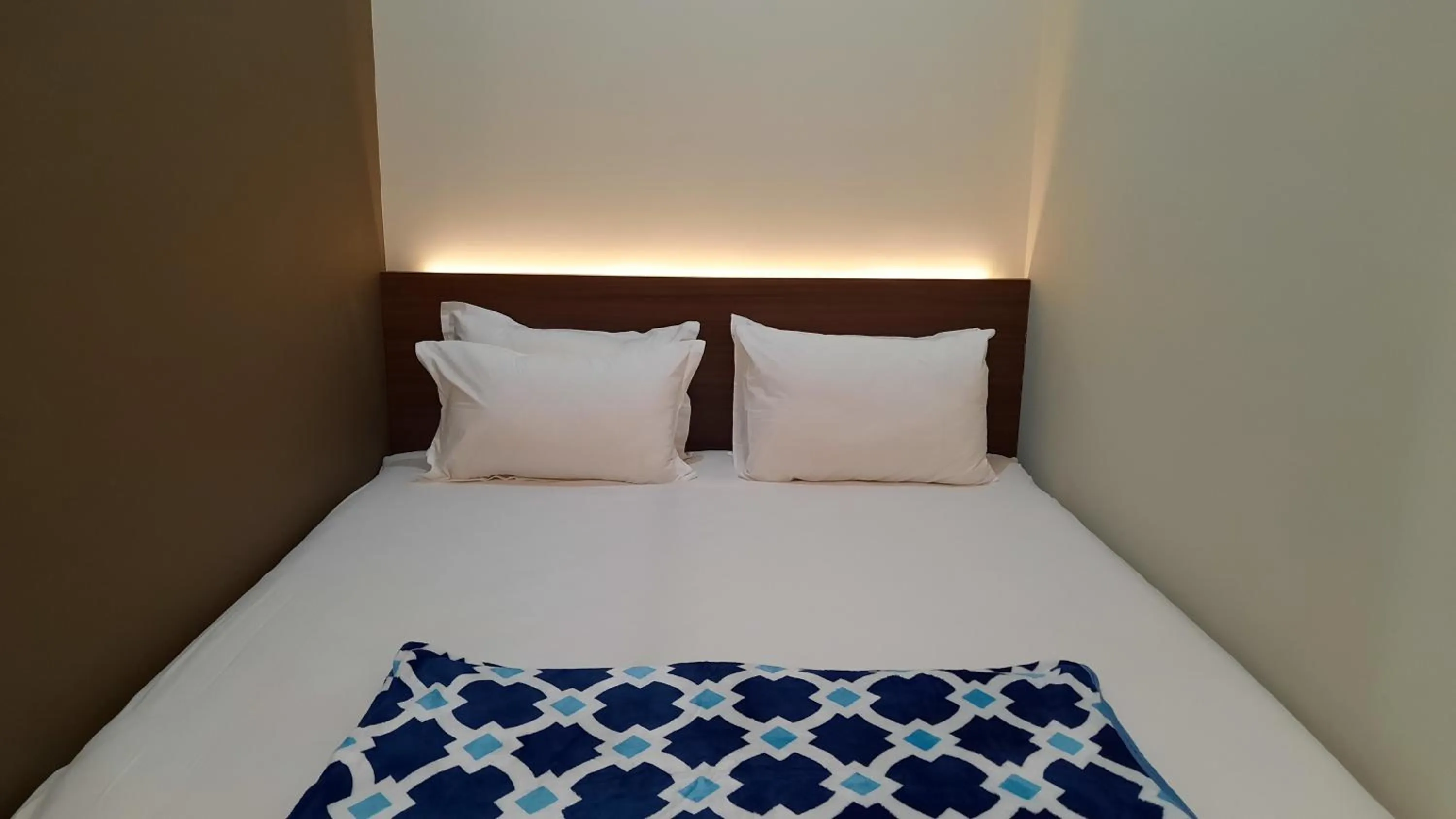 Bed in The Peak Guest House
