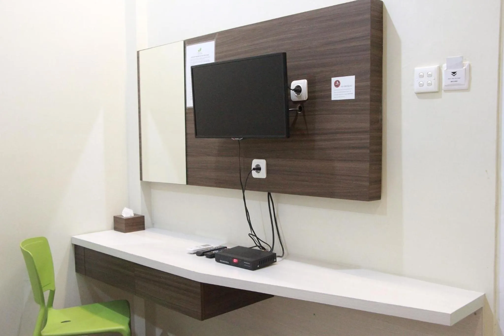 TV and multimedia in The Peak Guest House