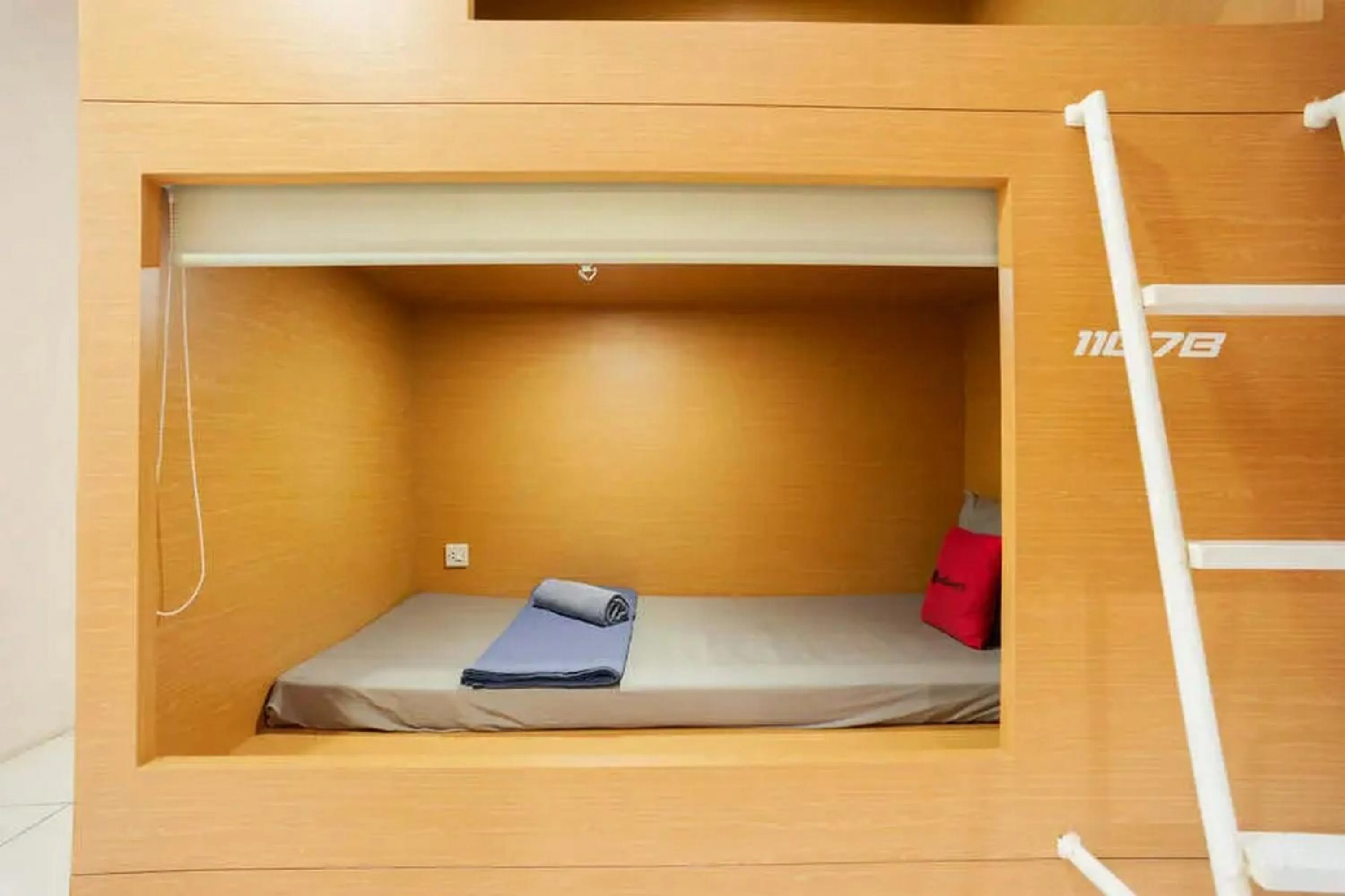 Bedroom, Bed in RedDoorz Hostel near Taman Puring