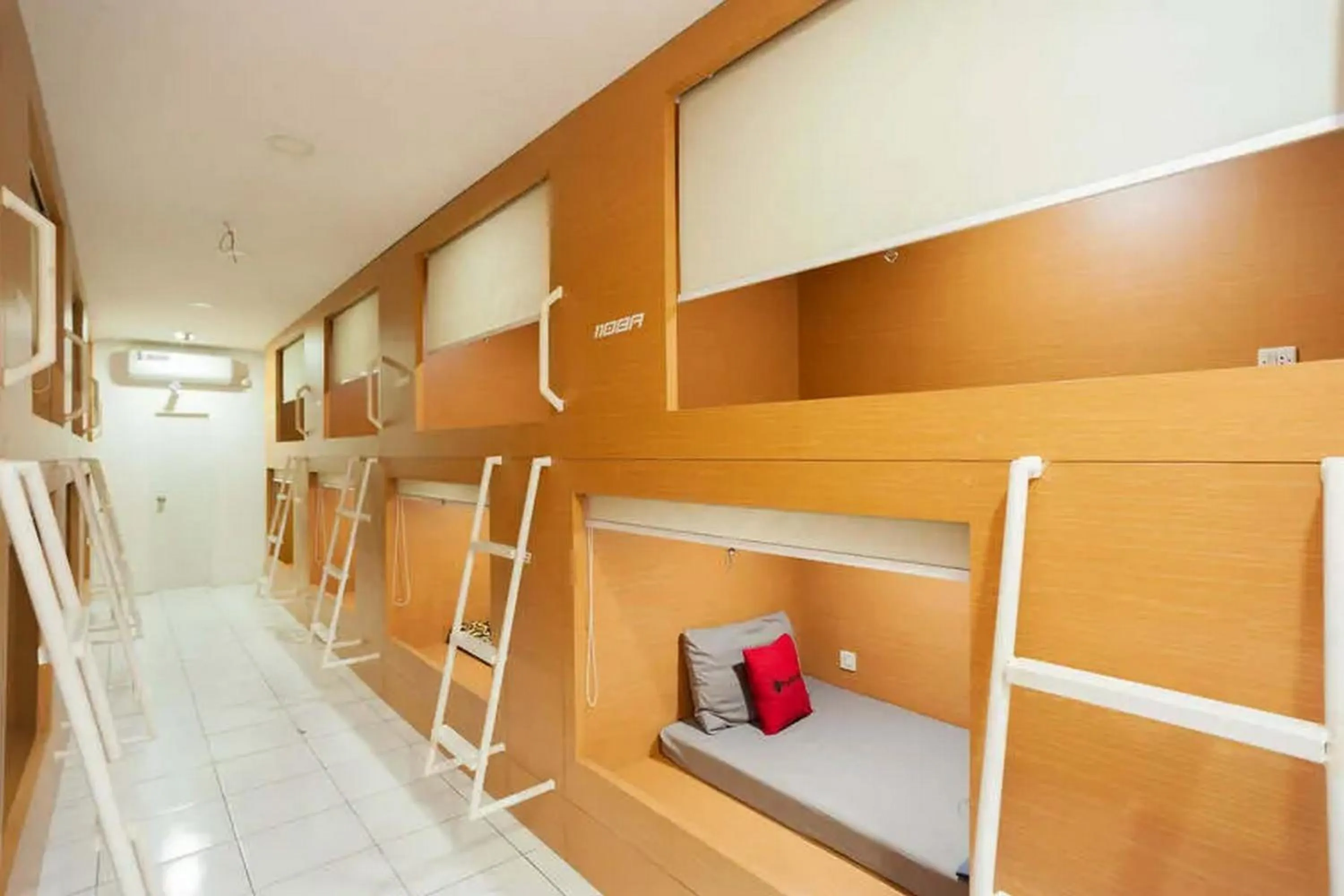 Bedroom, Bed in RedDoorz Hostel near Taman Puring
