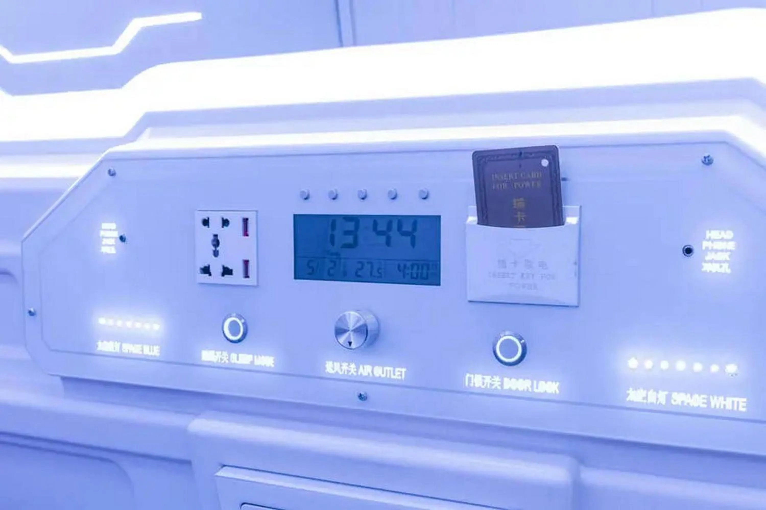 Bedroom in RedDoorz Hostel near Taman Puring