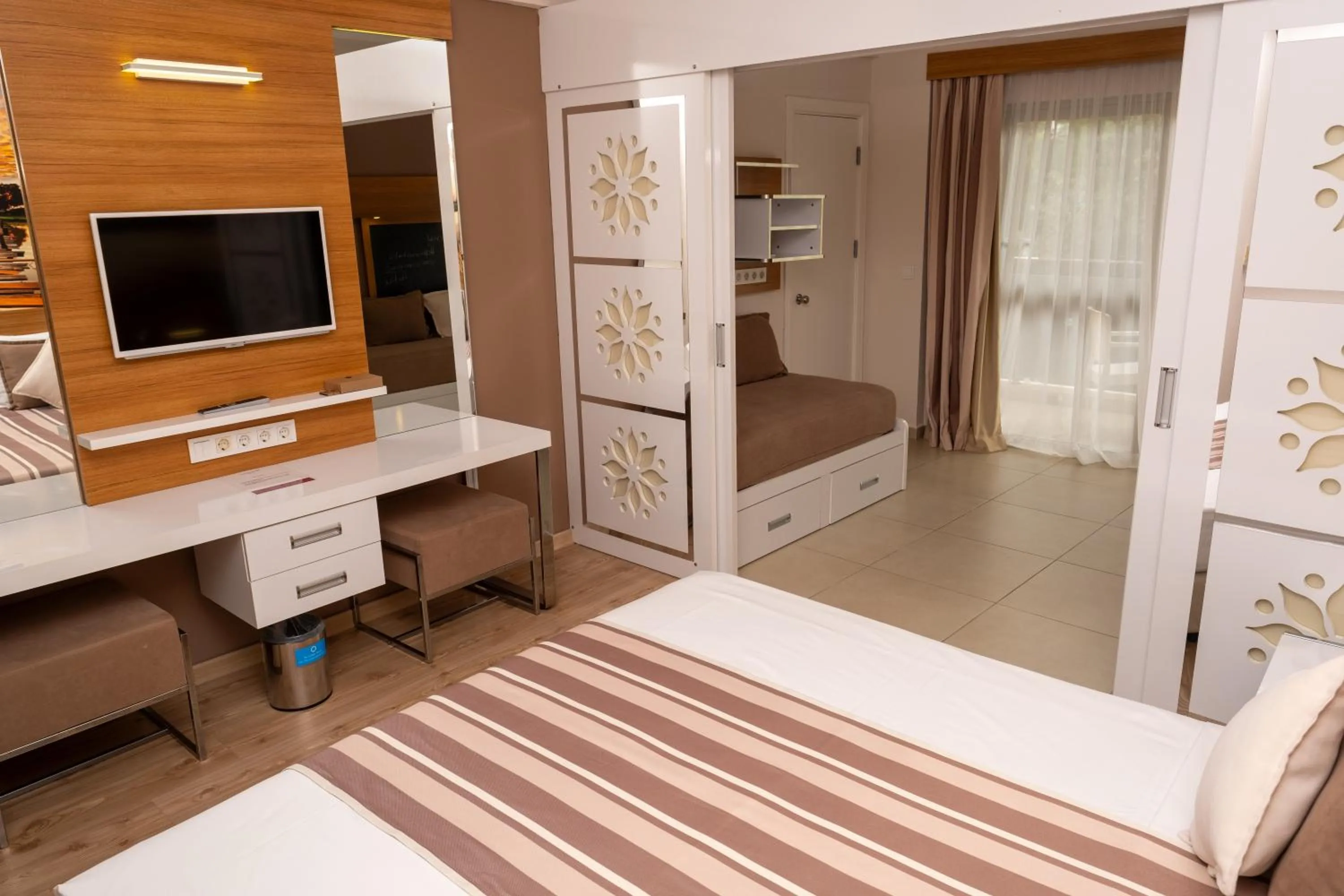 Photo of the whole room, Bed in Holiday Village Türkiye