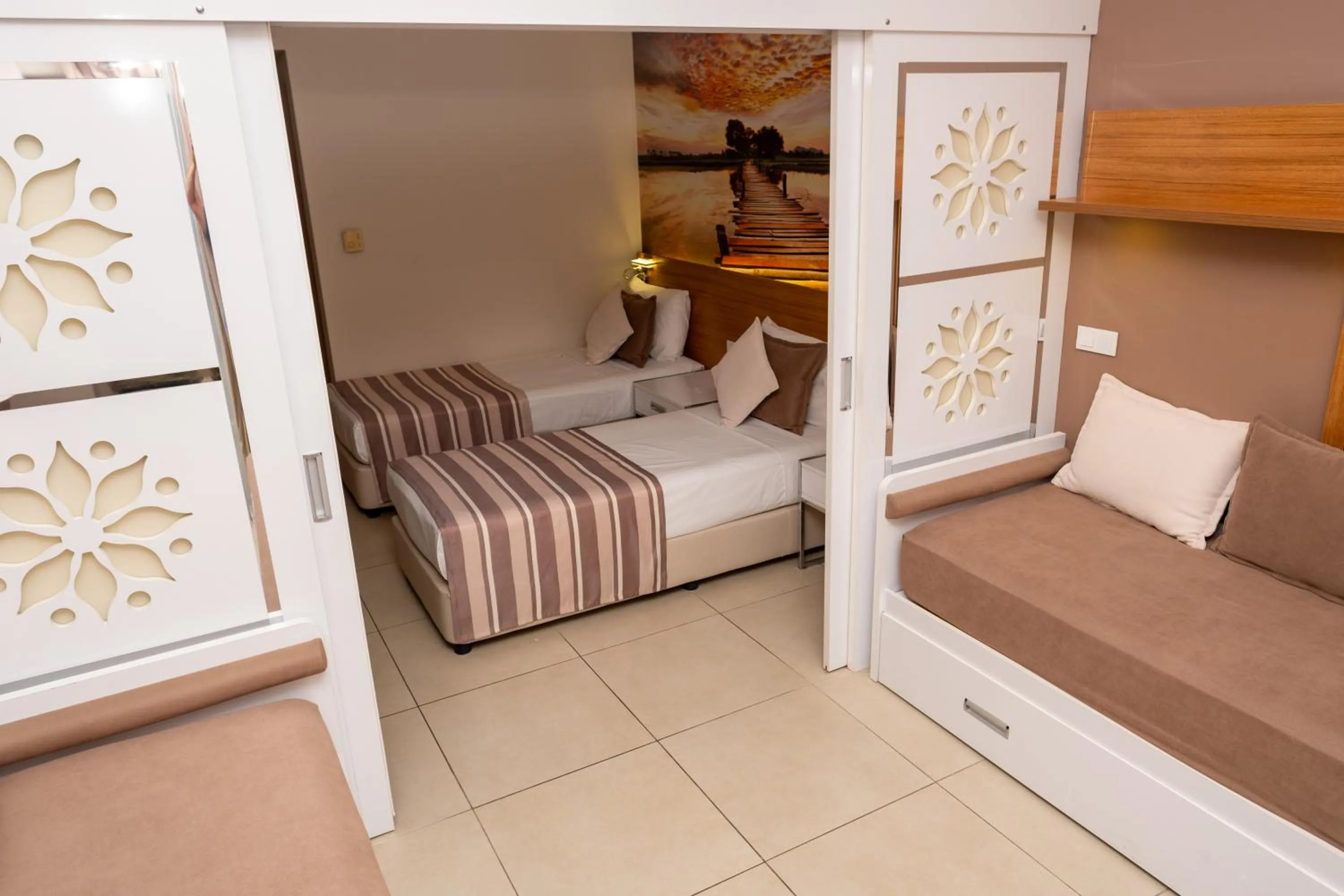 Photo of the whole room, Bed in Holiday Village Türkiye