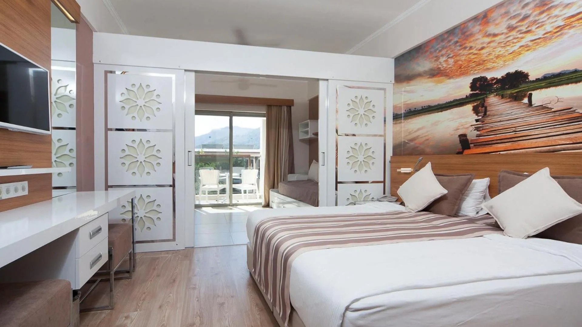 Photo of the whole room, Bed in Holiday Village Türkiye