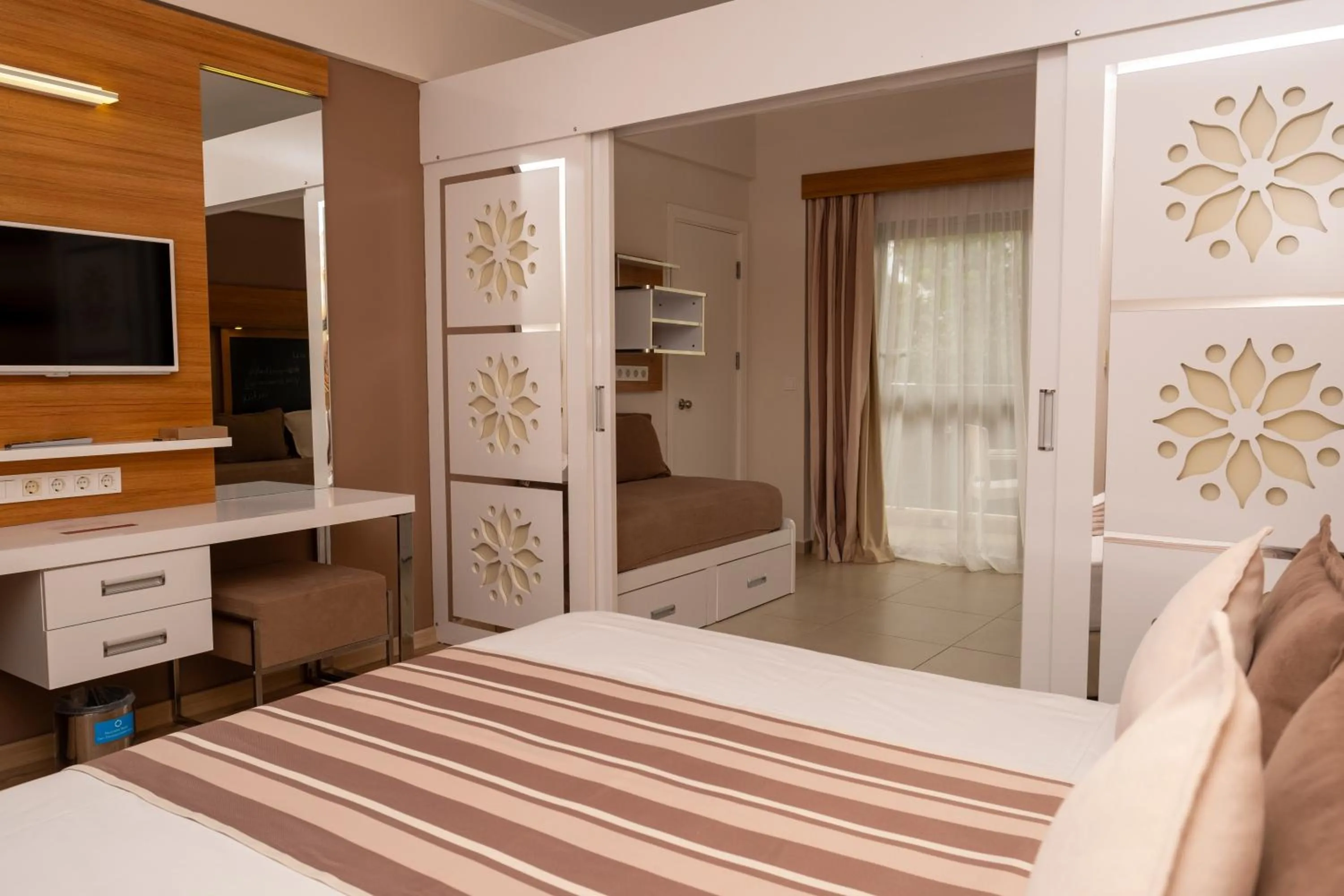 Photo of the whole room, Bed in Holiday Village Türkiye