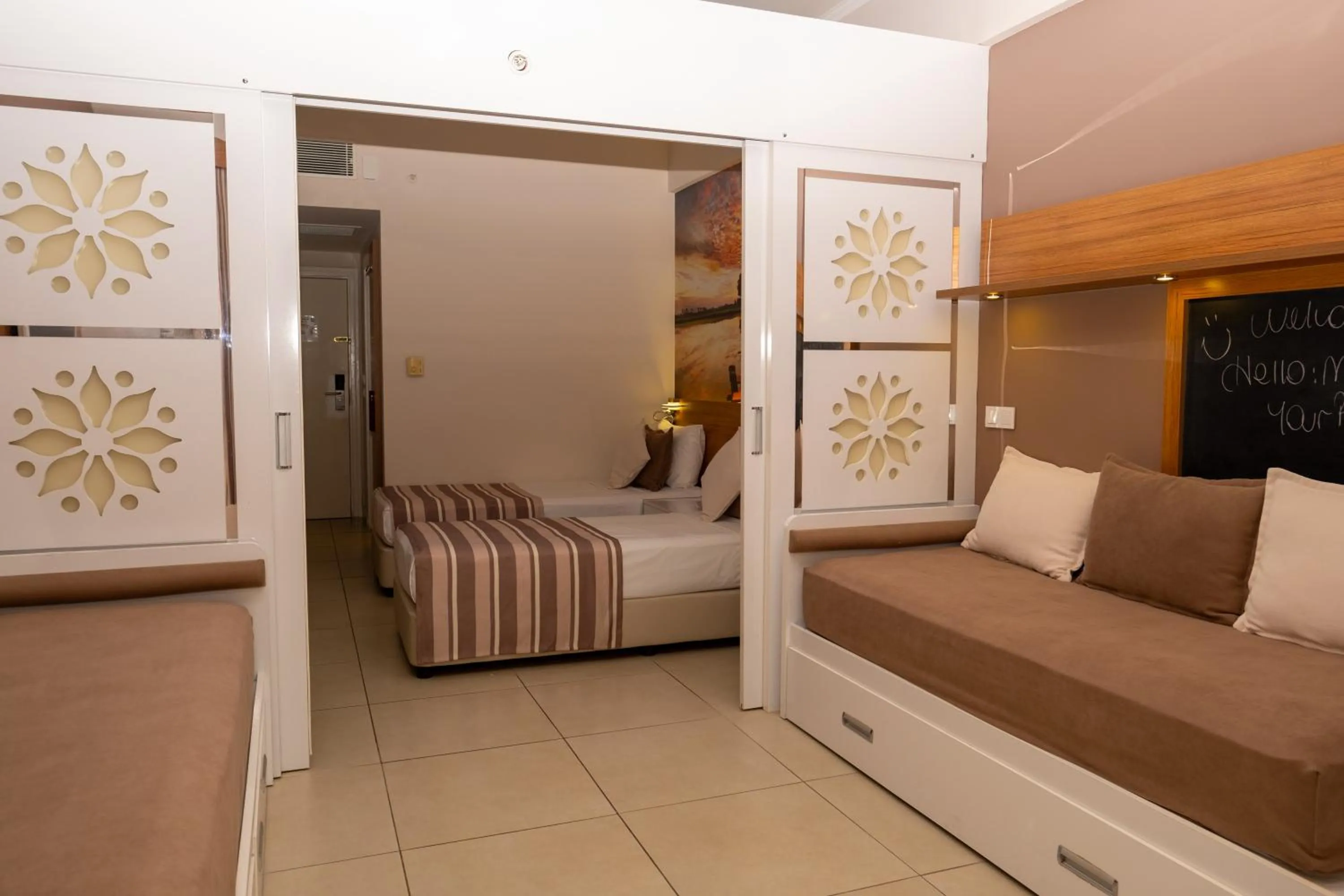 Photo of the whole room, Bed in Holiday Village Türkiye
