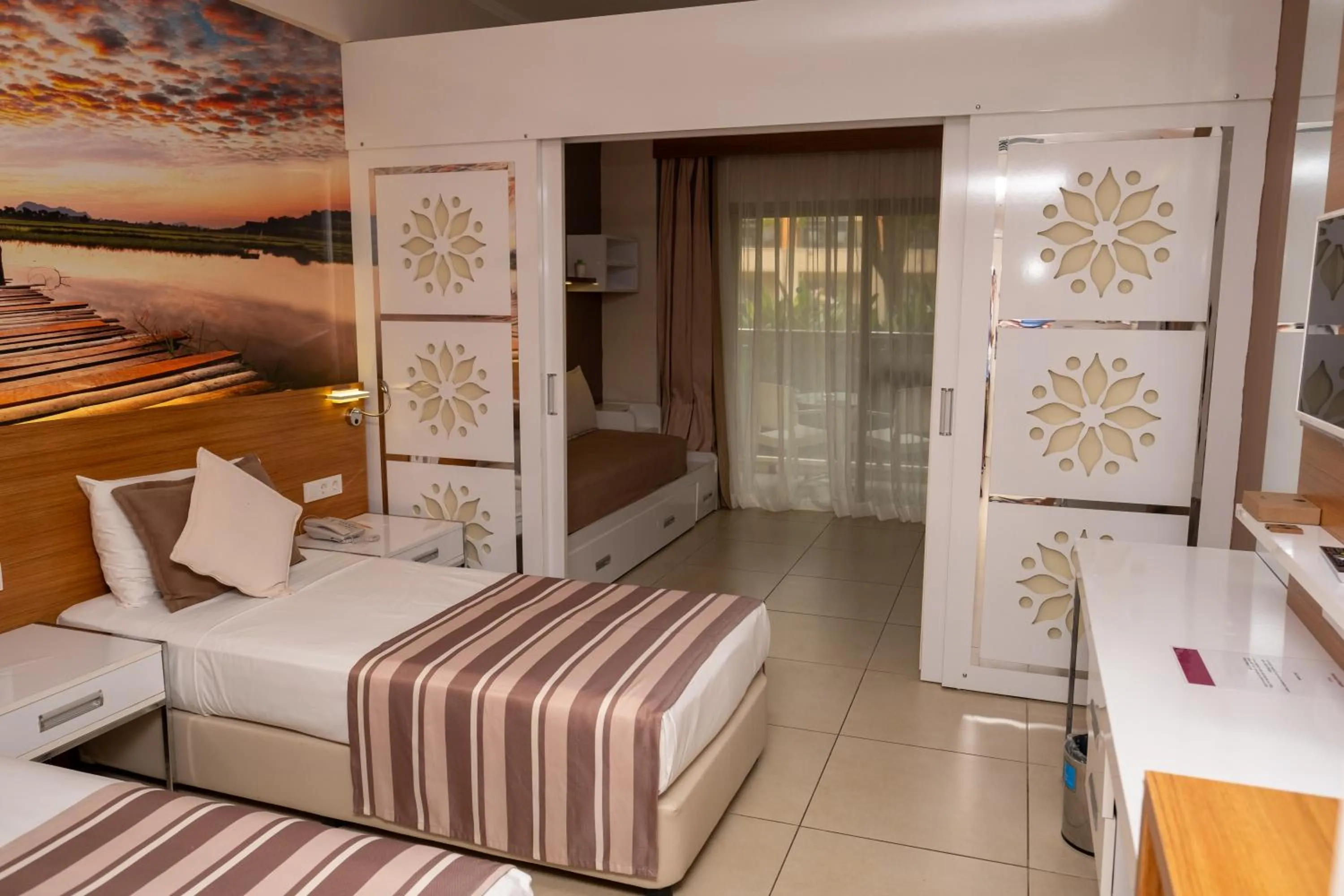 Photo of the whole room, Bed in Holiday Village Türkiye