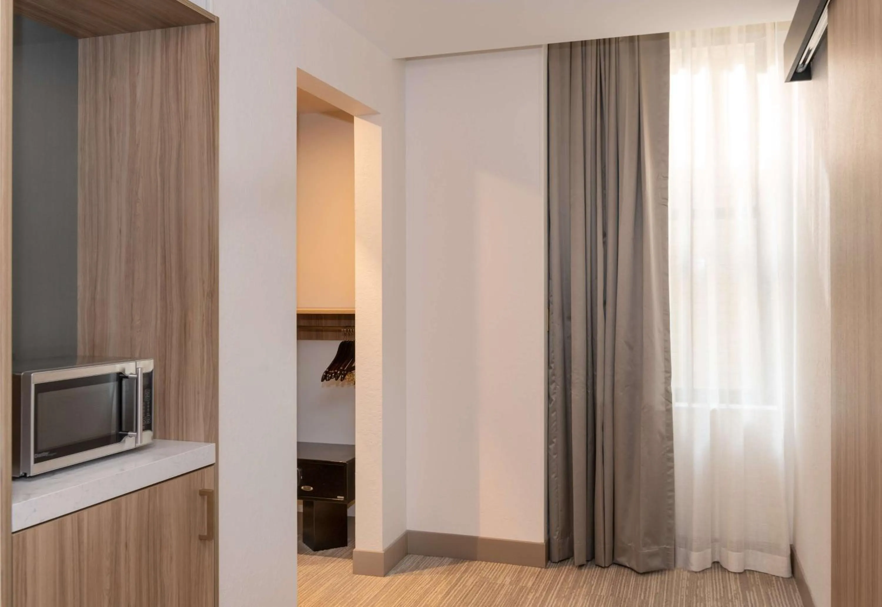 Bedroom in Hilton Garden Inn Flint Downtown