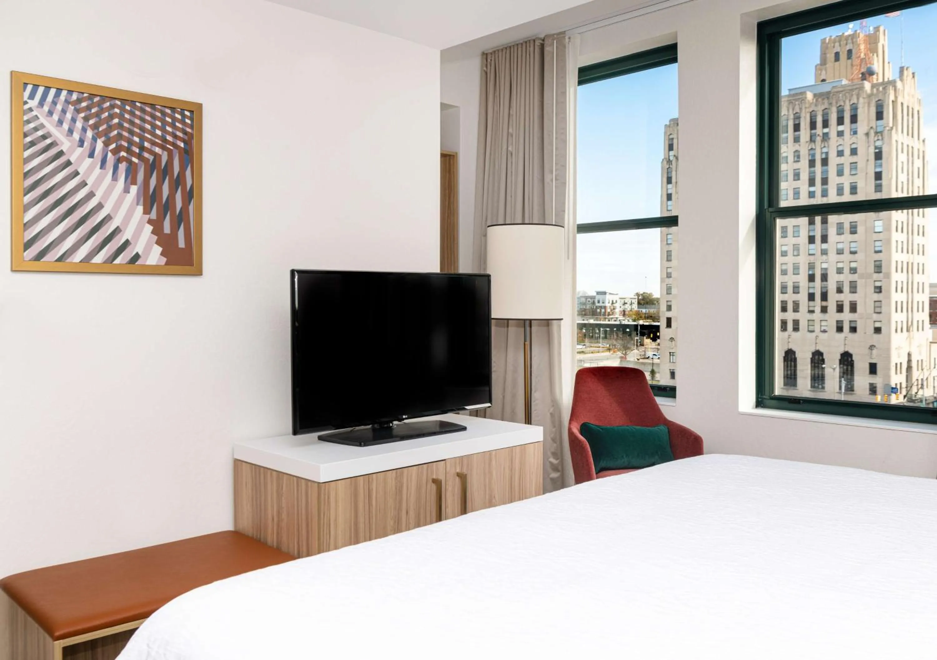 Bed in Hilton Garden Inn Flint Downtown