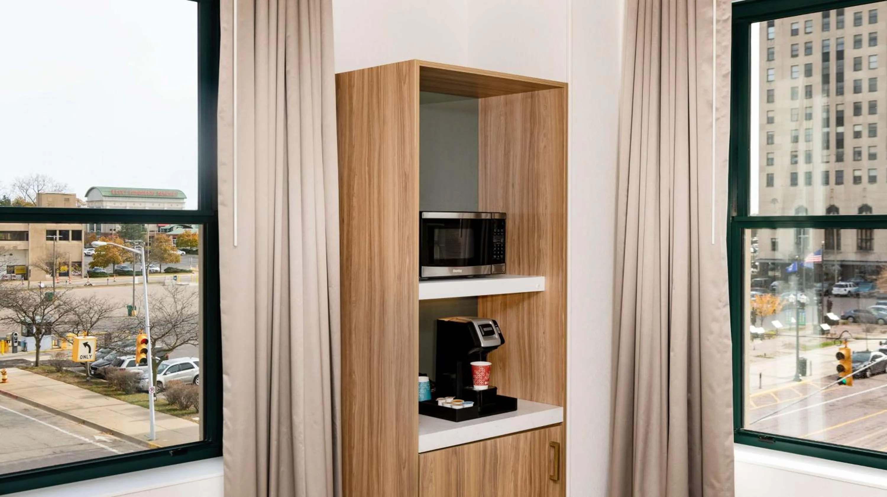 Bedroom in Hilton Garden Inn Flint Downtown