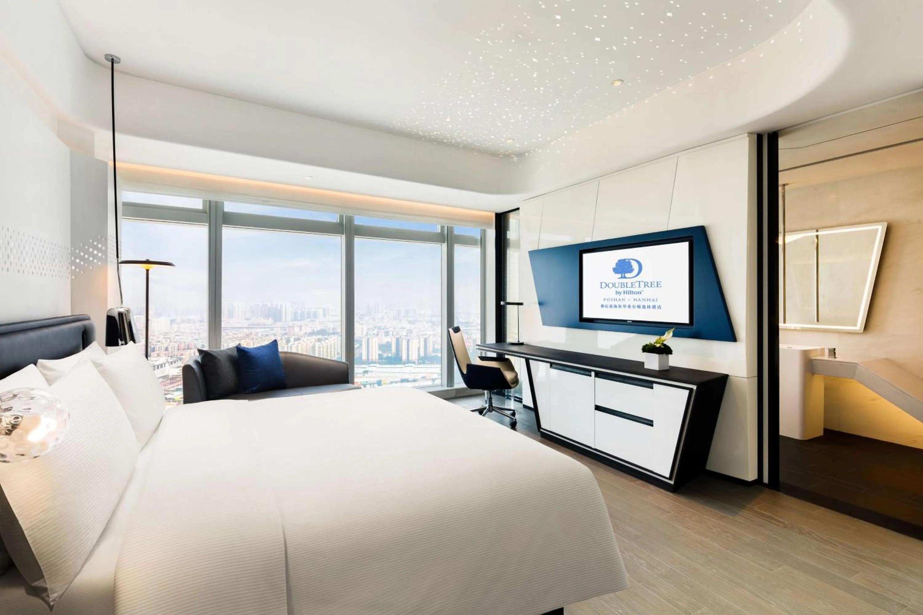 Bedroom, Bed in Doubletree by Hilton Foshan Nanhai- Close to Guangzhou Jiaokou Metro